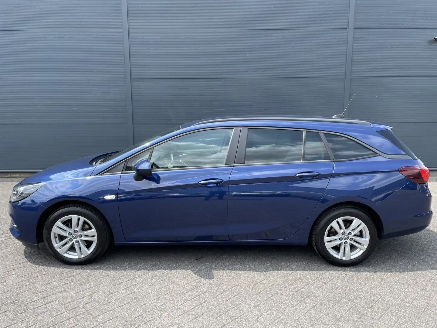 Opel Astra Sports Tourer 110pk Business Edition (Trekhaak - C Blau - 2