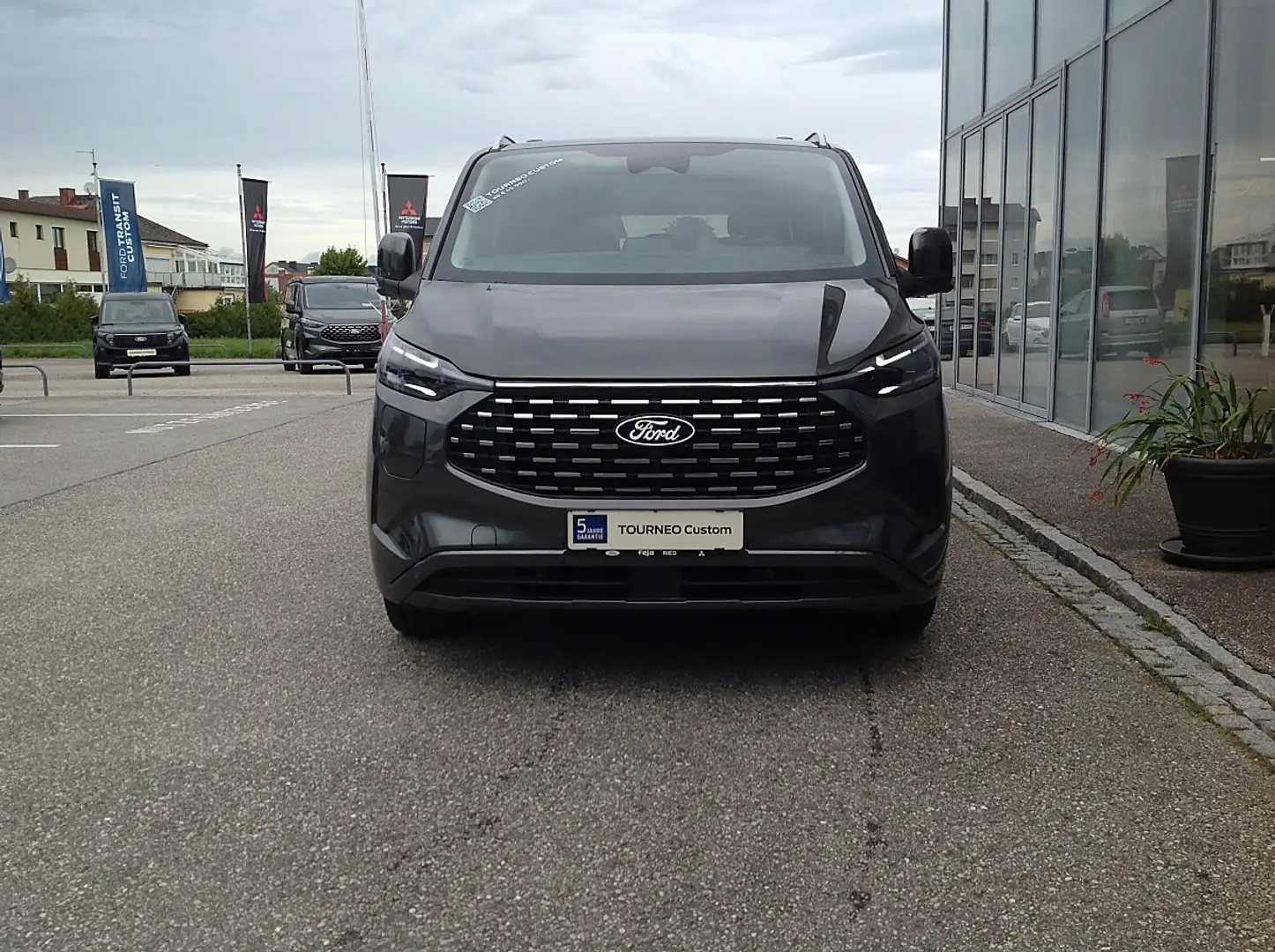 Ford Tourneo Custom Titanium X Grau - 2