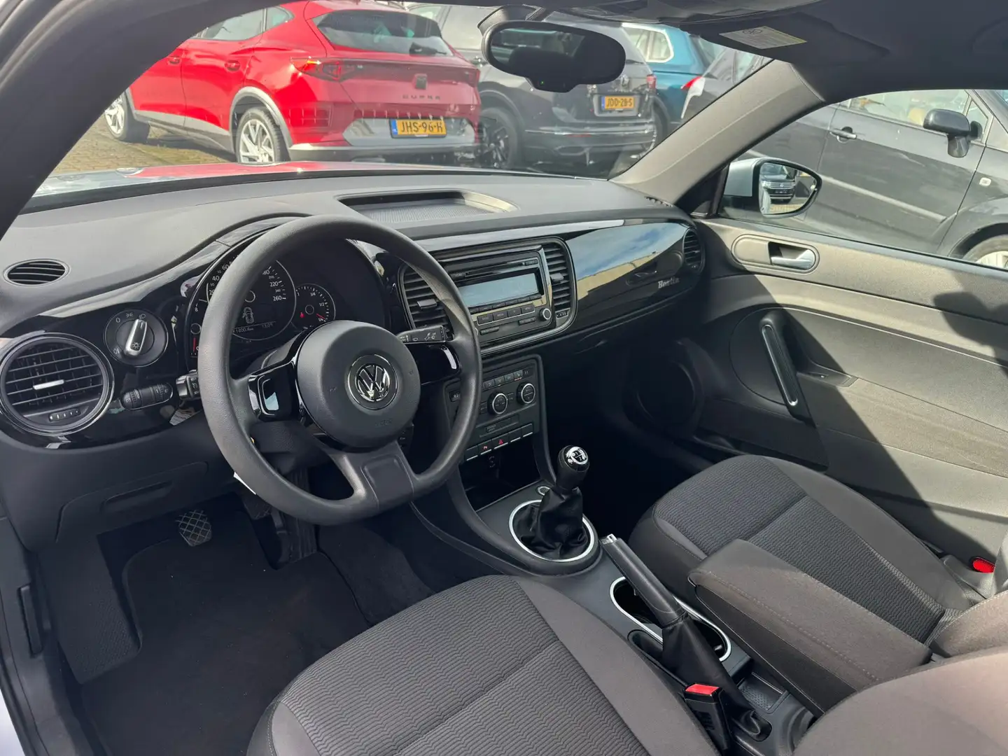 Volkswagen Beetle 1.2 TSI Trend cruise, airco, pdv voor/achter, stoe Grijs - 2