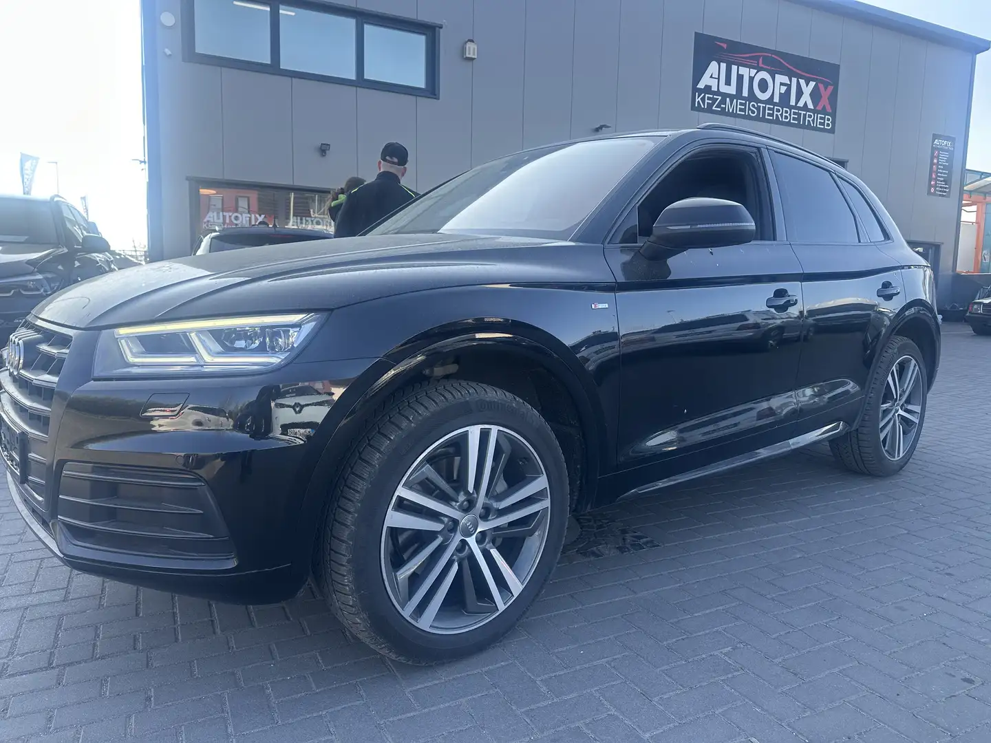 Audi Q5 quattro sport  / Motor Nagelt leicht ! Schwarz - 1