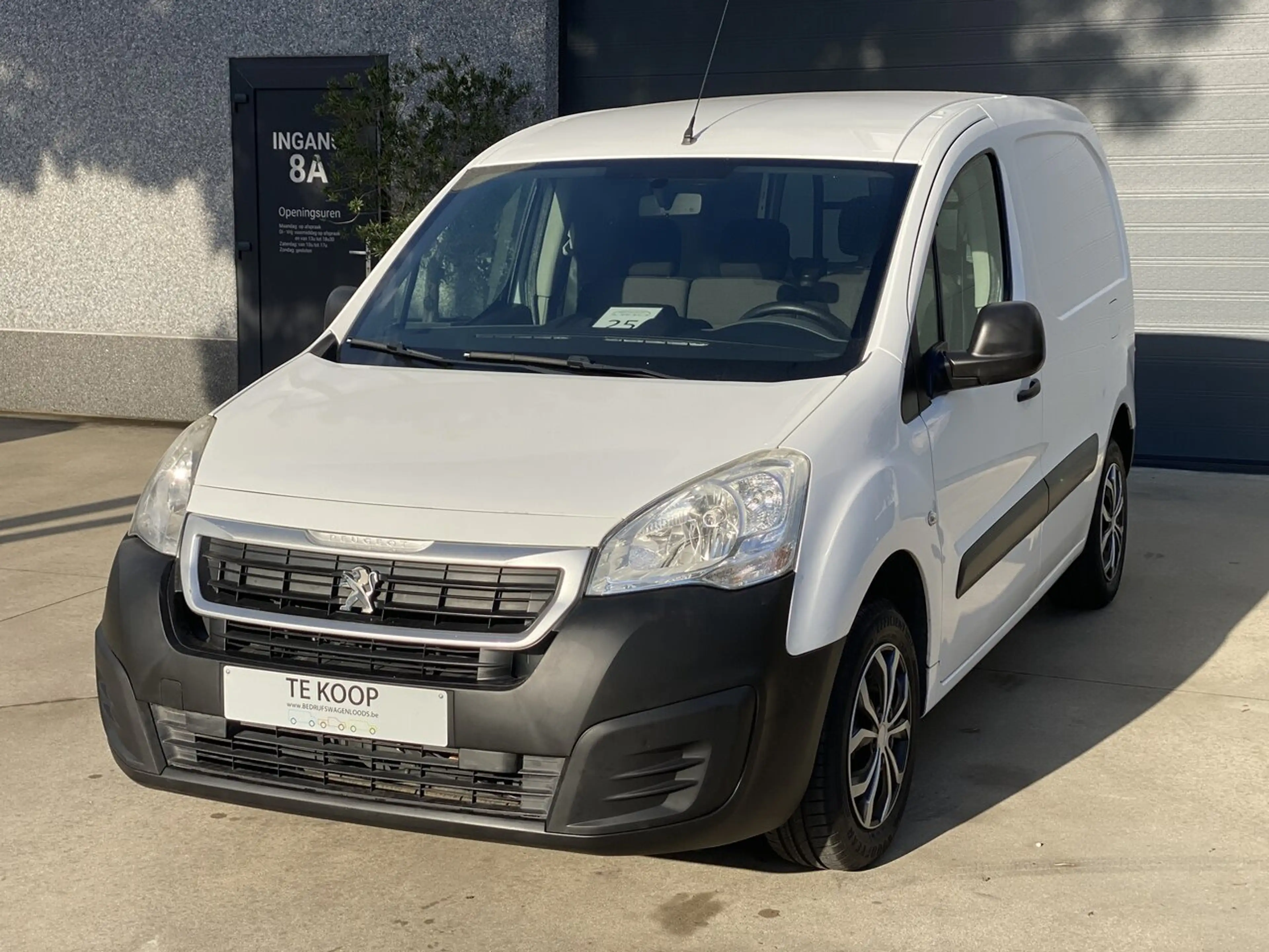 Peugeot Partner 3 zitplaatsen-airco-cruise c.-trekhaak