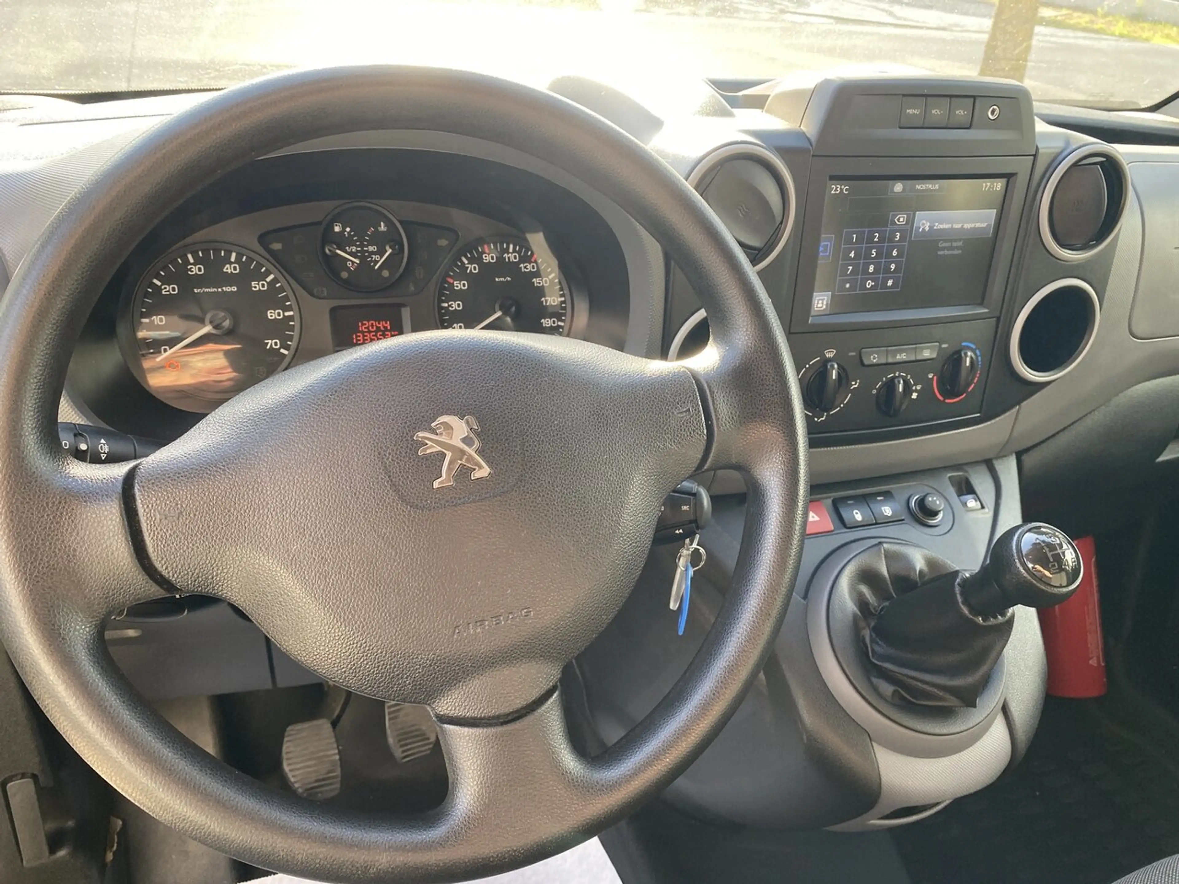 Peugeot Partner 3 zitplaatsen-airco-cruise c.-trekhaak — photo 11