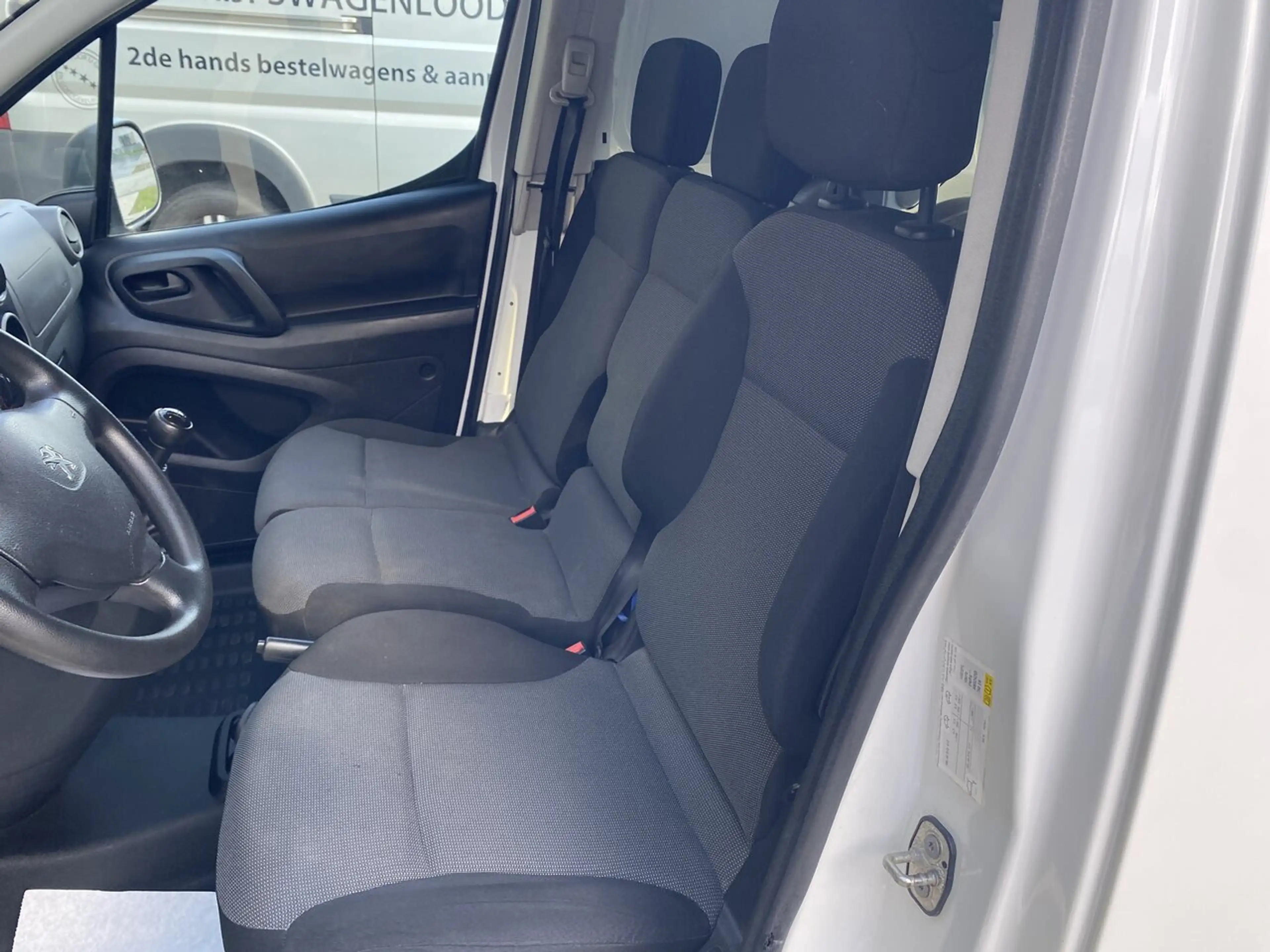 Peugeot Partner 3 zitplaatsen-airco-cruise c.-trekhaak — photo 10