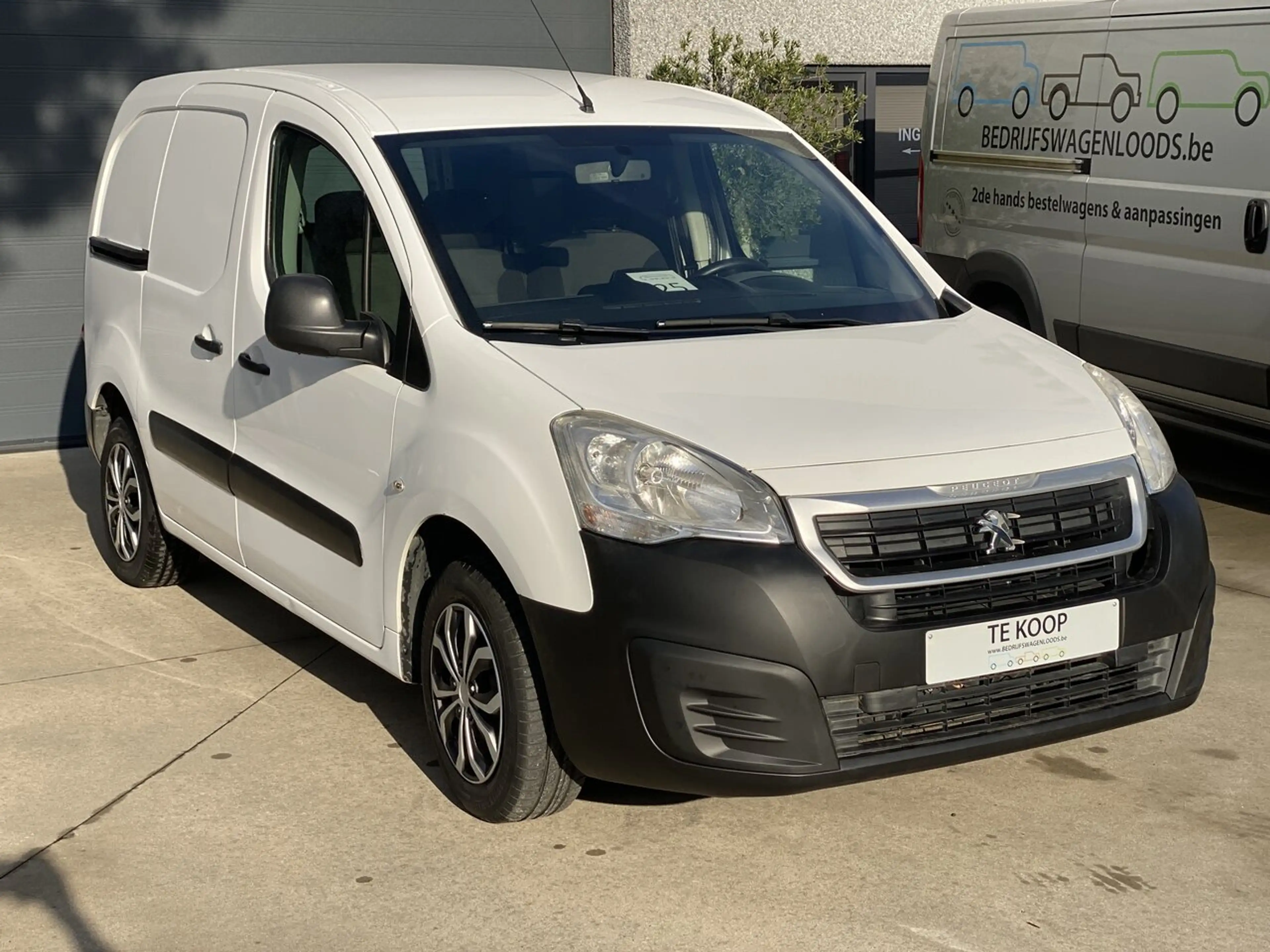 Peugeot Partner 3 zitplaatsen-airco-cruise c.-trekhaak — photo 3