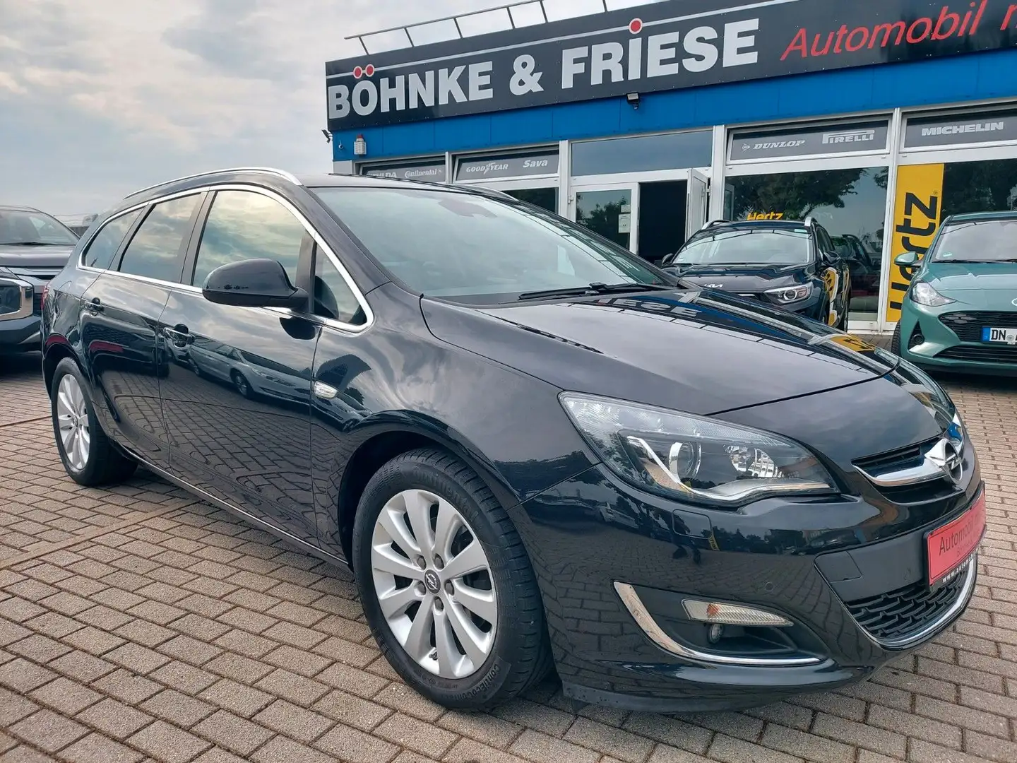 Opel Astra J Sports Tourer Exklusiv Navi Xenon AHK Zwart - 1