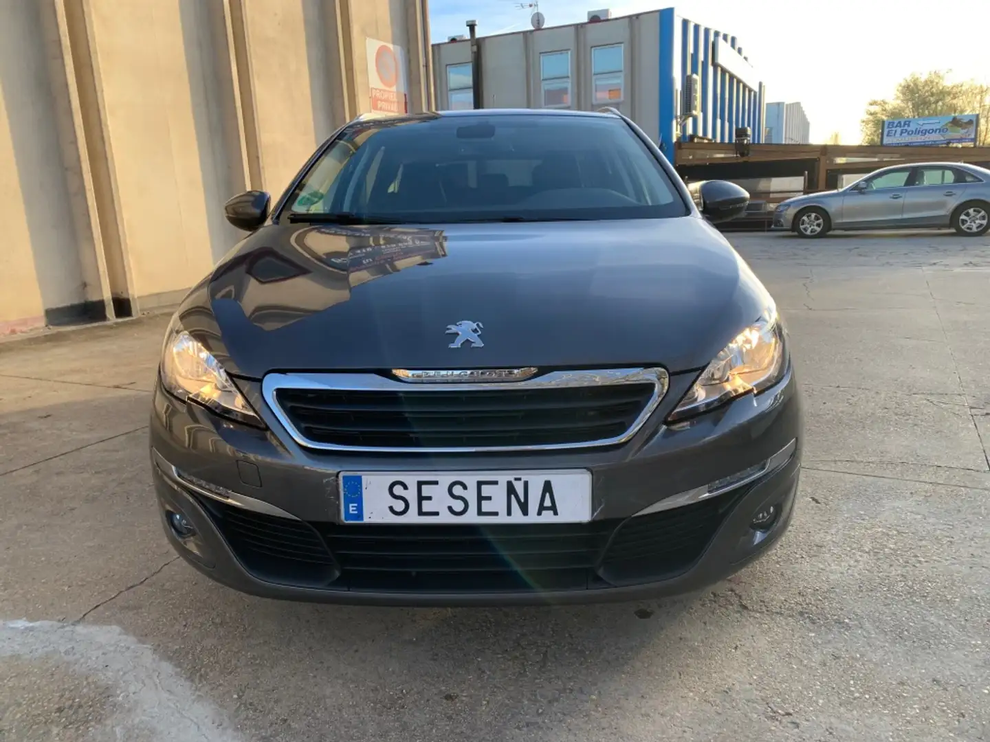 Peugeot 308 SW 1.2 PureTech S&S Style 130 Grau - 2
