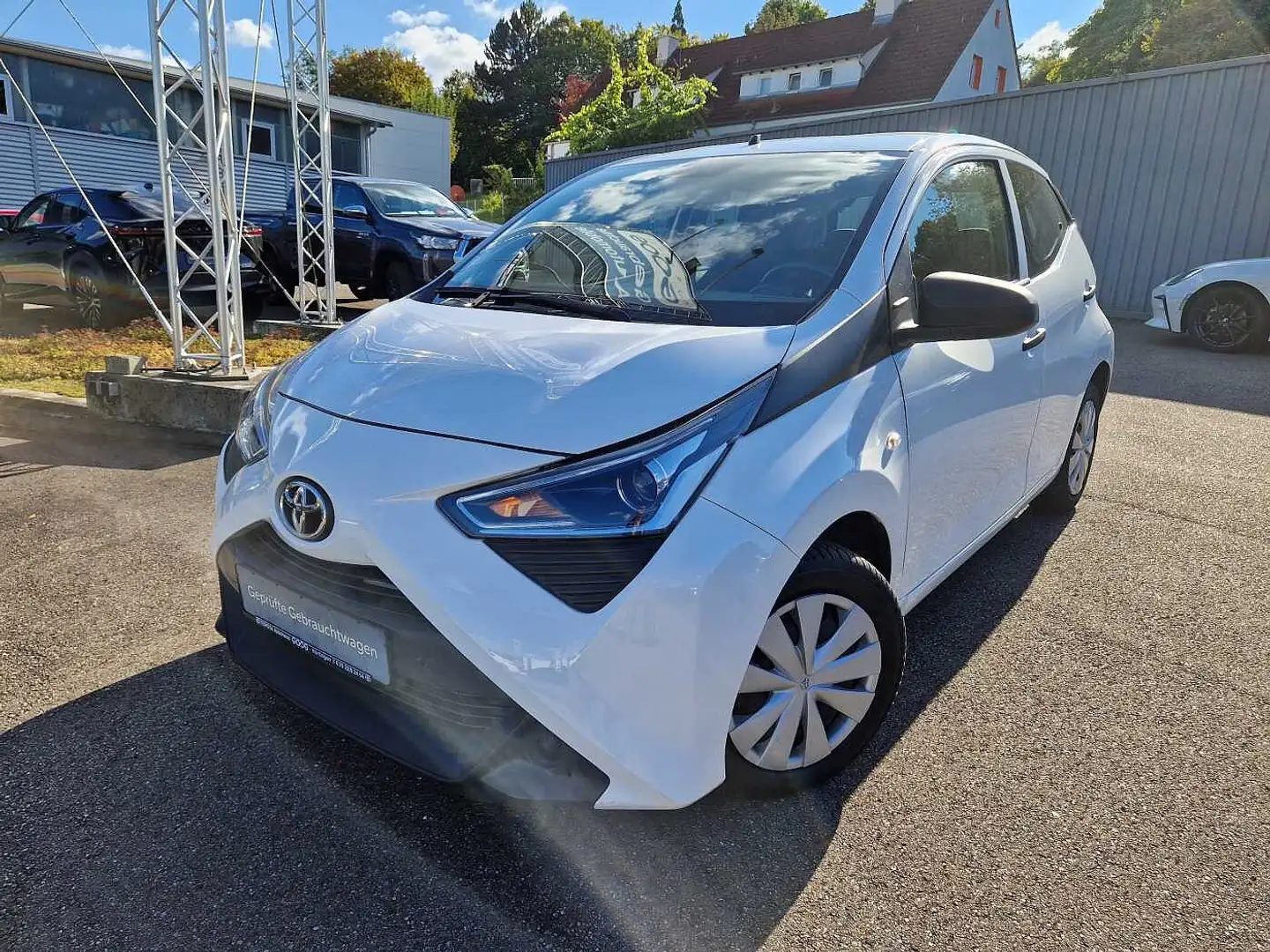 Toyota Aygo 5-Türer x-business Wit - 1