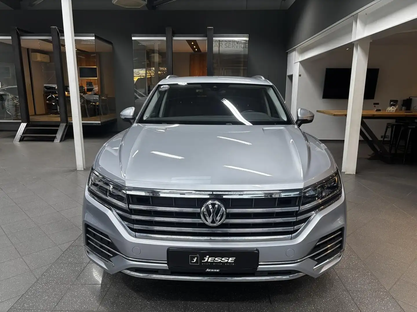 Volkswagen Touareg 3.0 V6 TDI Elegance LED Virtual Temp SHZ Argent - 2