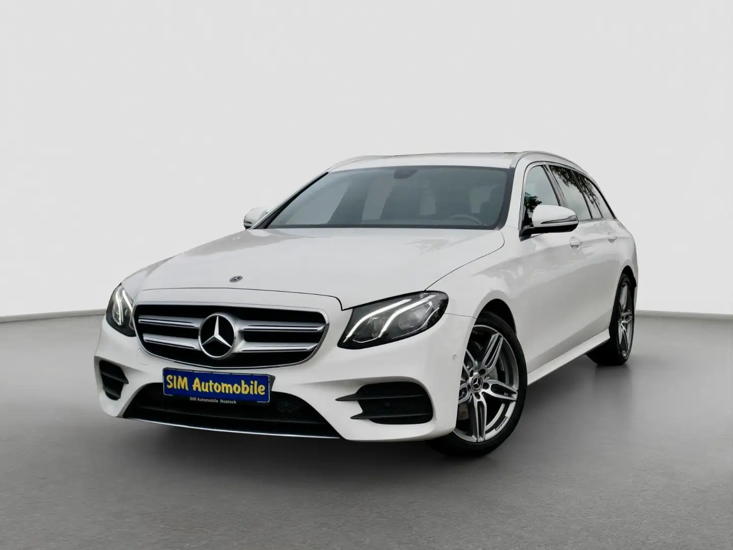 Mercedes-Benz E 220 d AMG Line 4Matic+AHK+LED+S-HEFT Weiß - 1