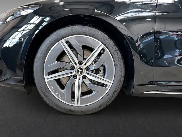 Mercedes-Benz 250 view 7