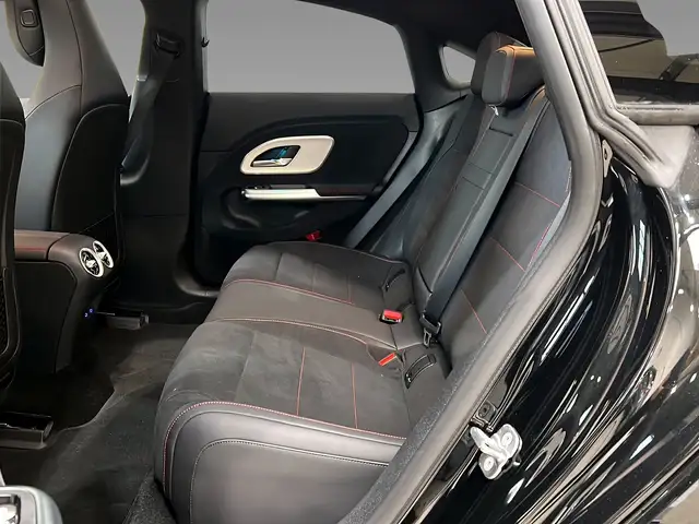 Mercedes-Benz 250 view 9