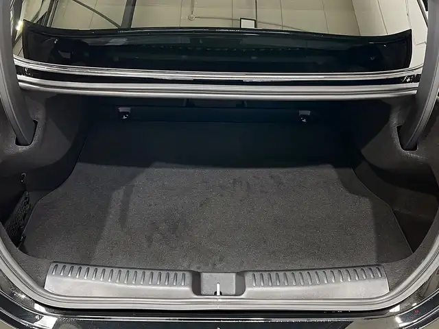 Mercedes-Benz 250 view 6