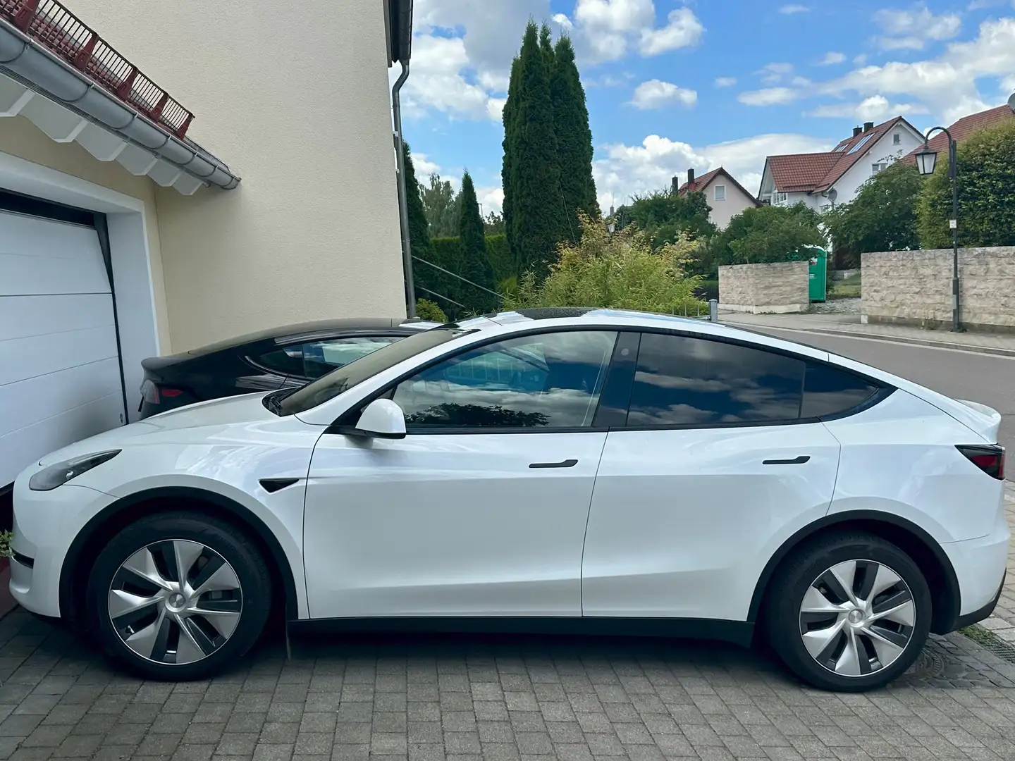Tesla Model Y LR DUAL AWD Long Rang Hairpin*BERLIN*AHK*AMD*Heatp Weiß - 1