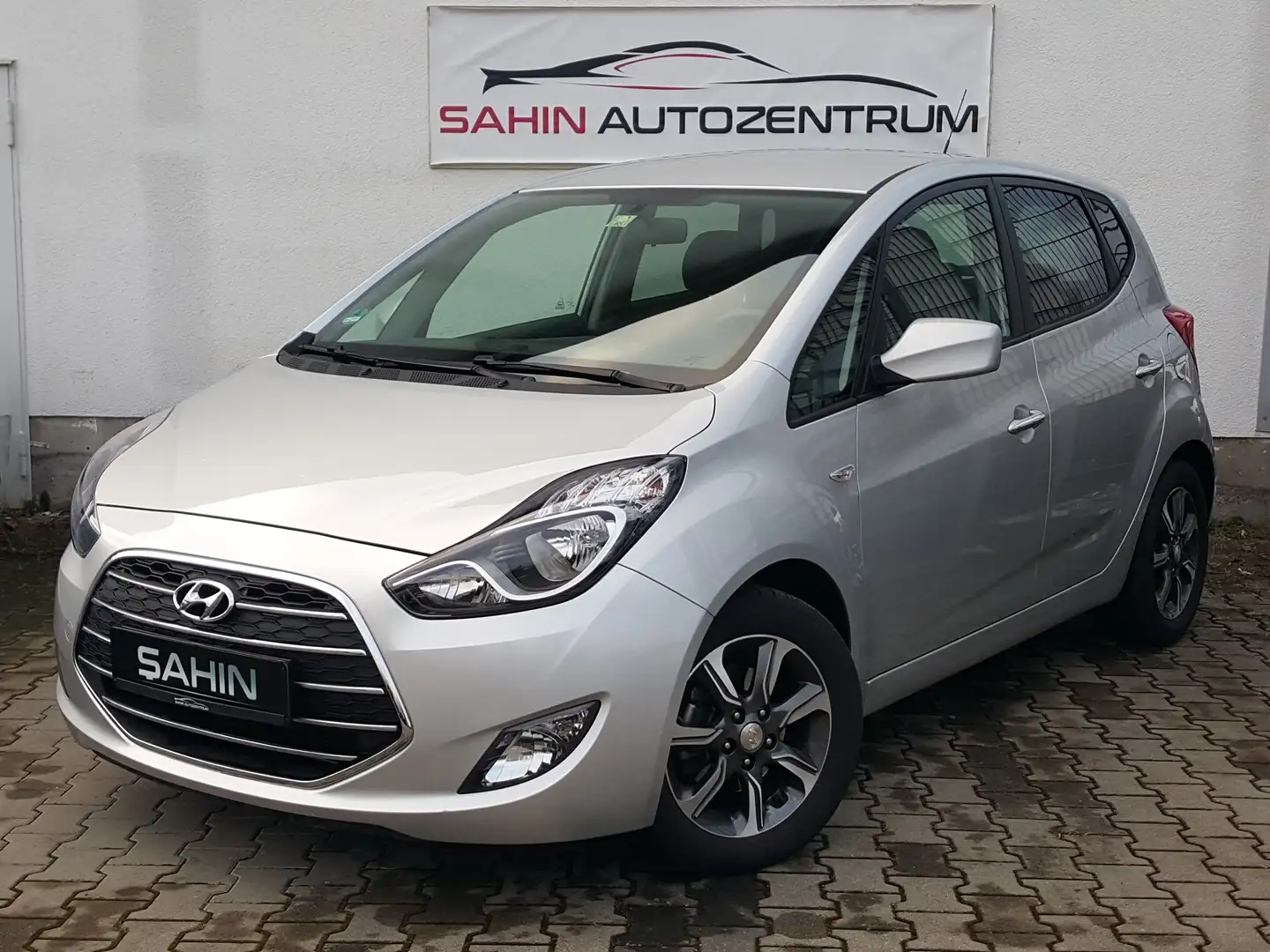 Hyundai iX20 1.6 Automatik YES! 1.Hand PDC SHZ Scheckheft Grau - 1