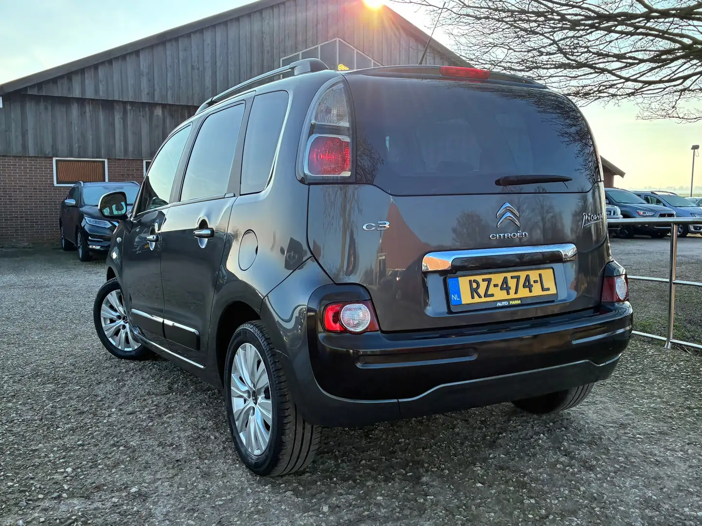 Citroen C3 Picasso 1.2 PureTech Exclusive | Navi + Camera + Cruise + Gris - 2
