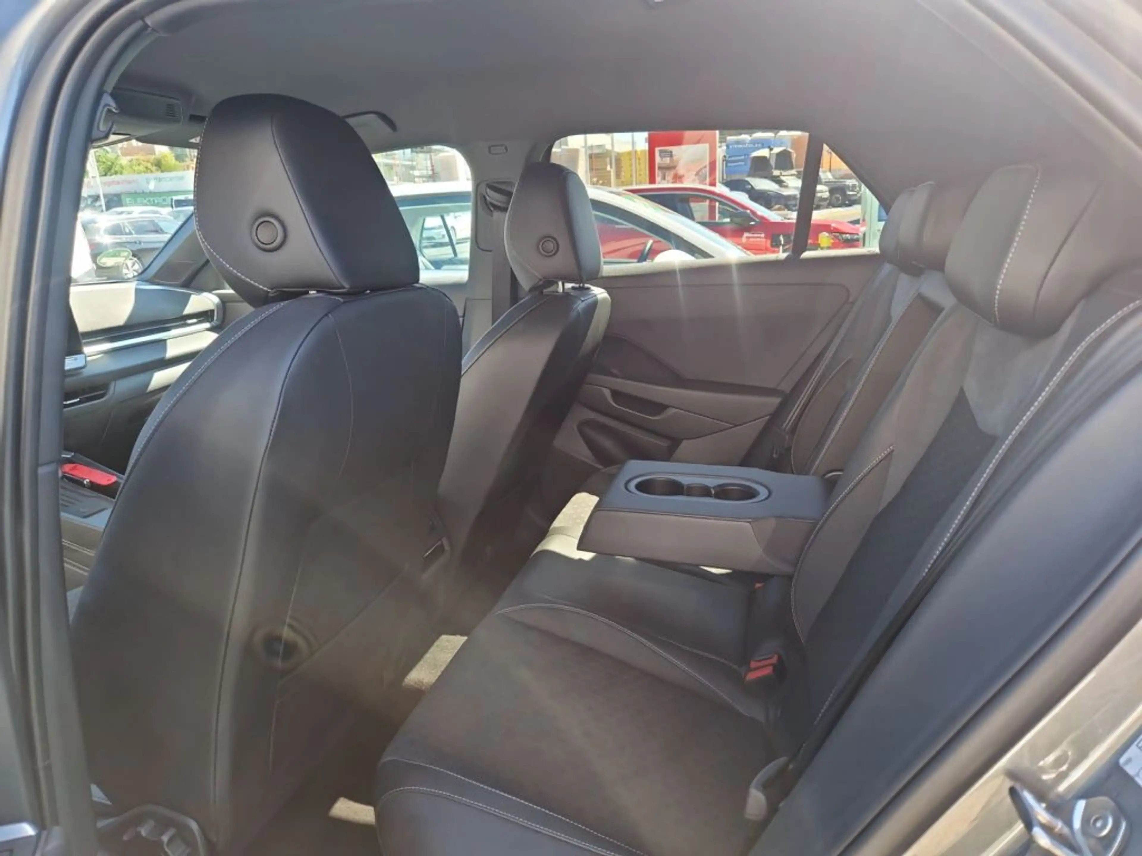 Volkswagen T-Roc 1.5 eTSI OPF DSG R-Line — photo 15