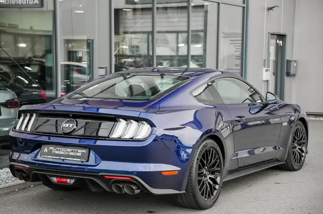 Ford Mustang view 4