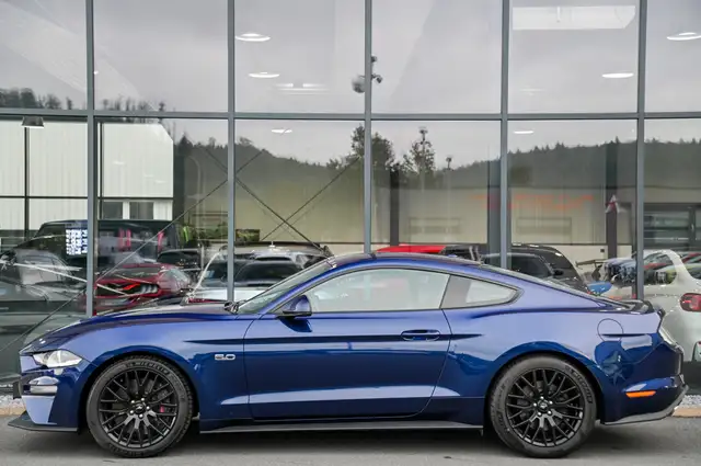 Ford Mustang view 6