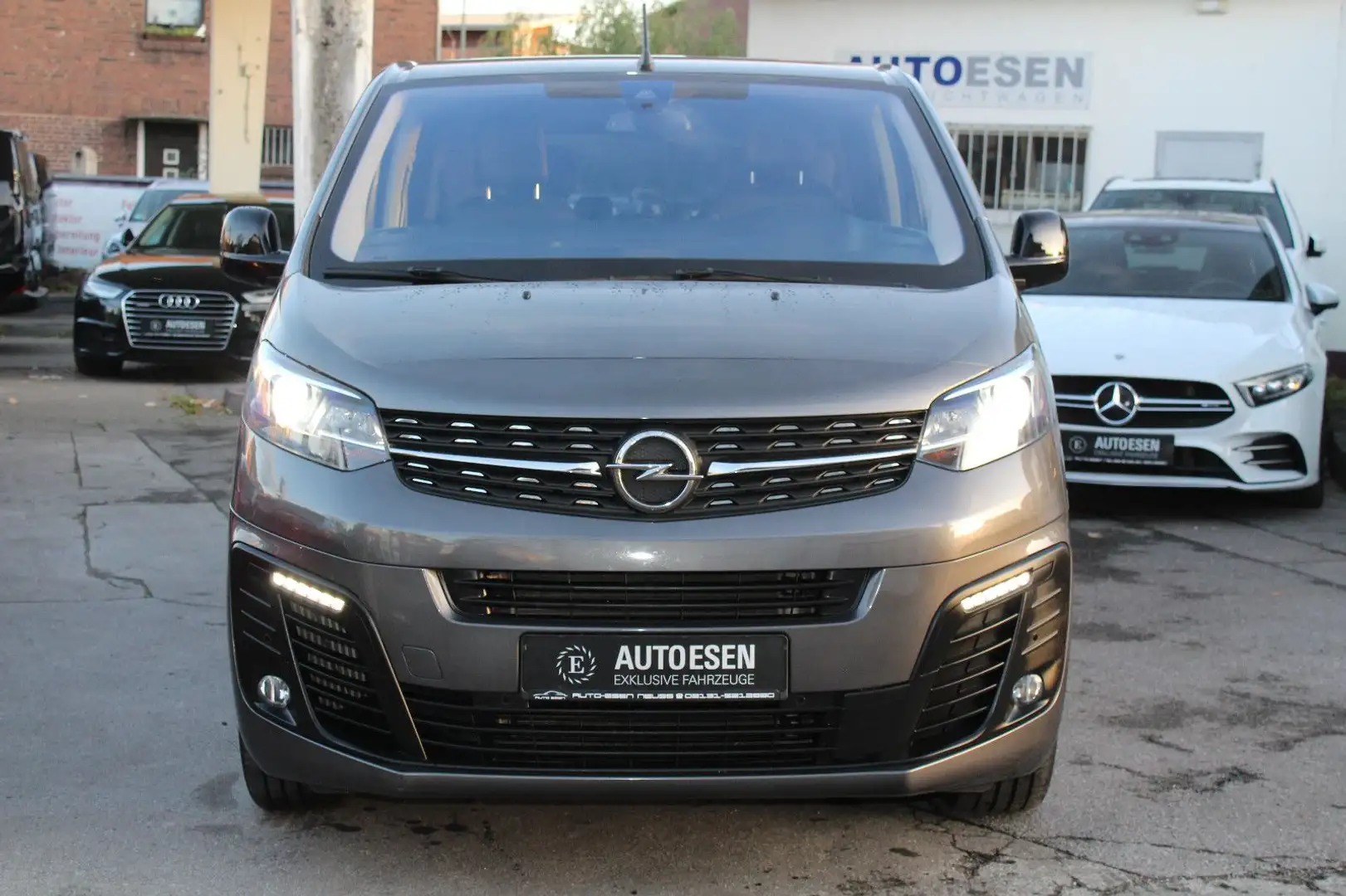 Opel Zafira Life +130KW+STANDHEIZUNG+LEDER+KAMERA+NAVI Grau - 2