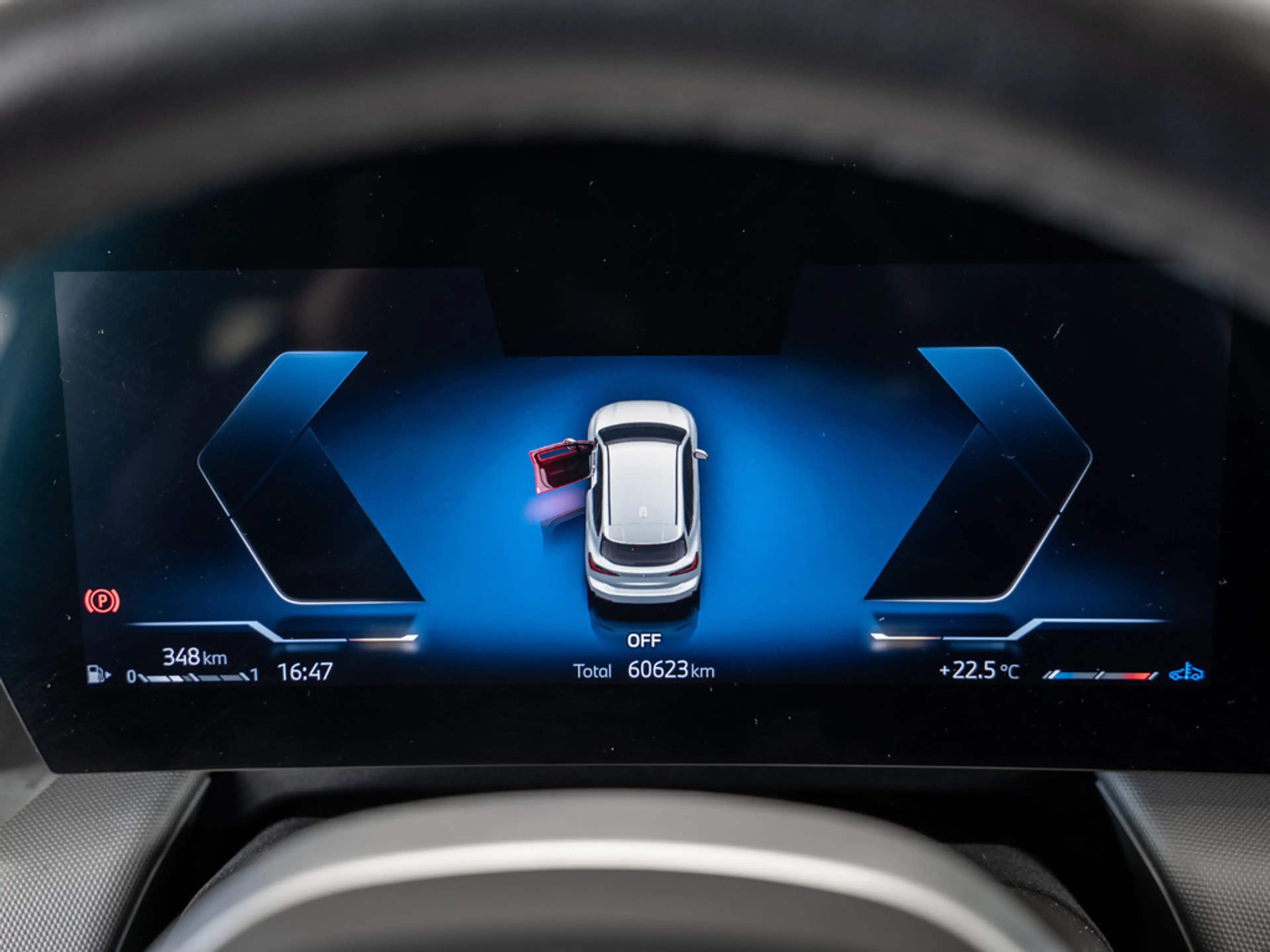 BMW 223 d Active Tourer xDrive AHK LED NAVI KAMERA — photo 13