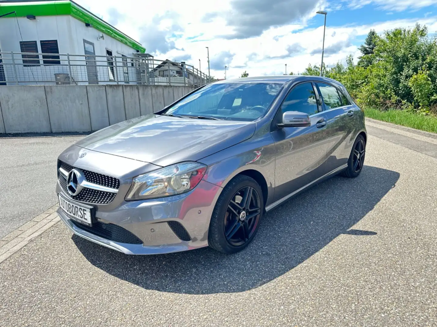 Mercedes-Benz A 180 A -Klasse A 180 BlueEfficiency Grau - 1