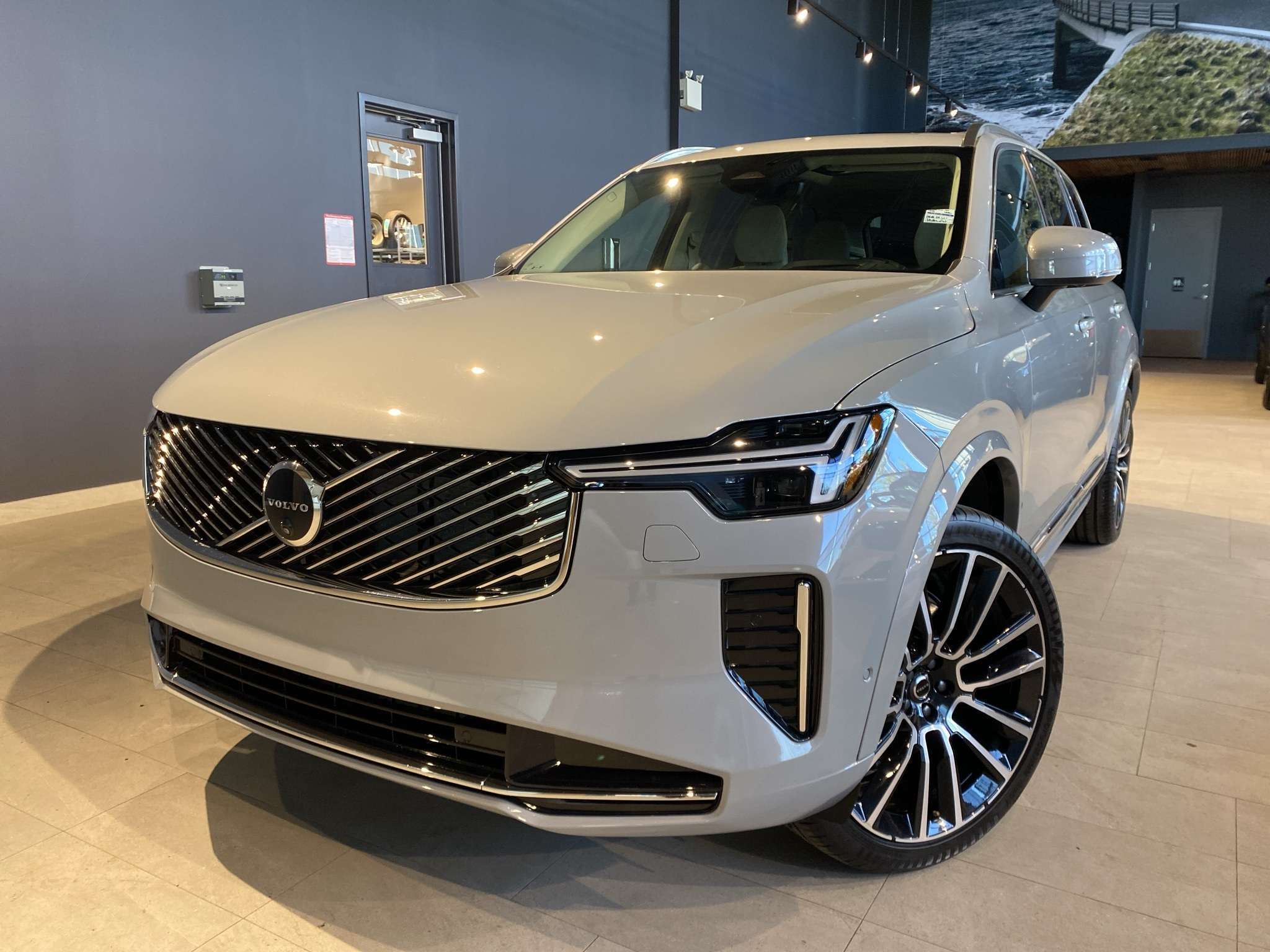 2026 Volvo XC90 B6 AWD Ultra Bright Theme 6-Seater