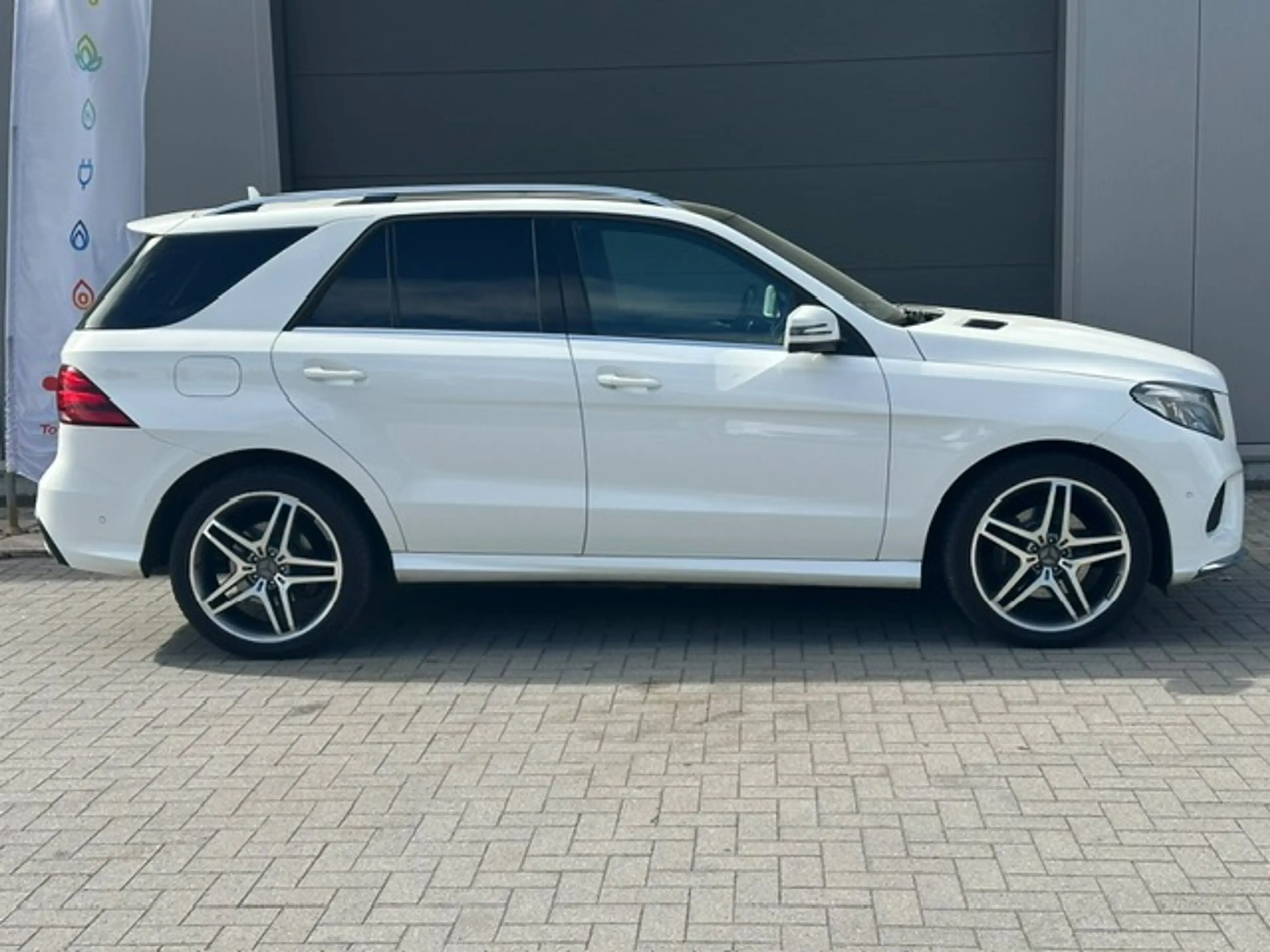 Mercedes-Benz GLE 350 AMG/PANO DAK/360° CAMERA/WEGKLAPBARE TREKHAAK — photo 4