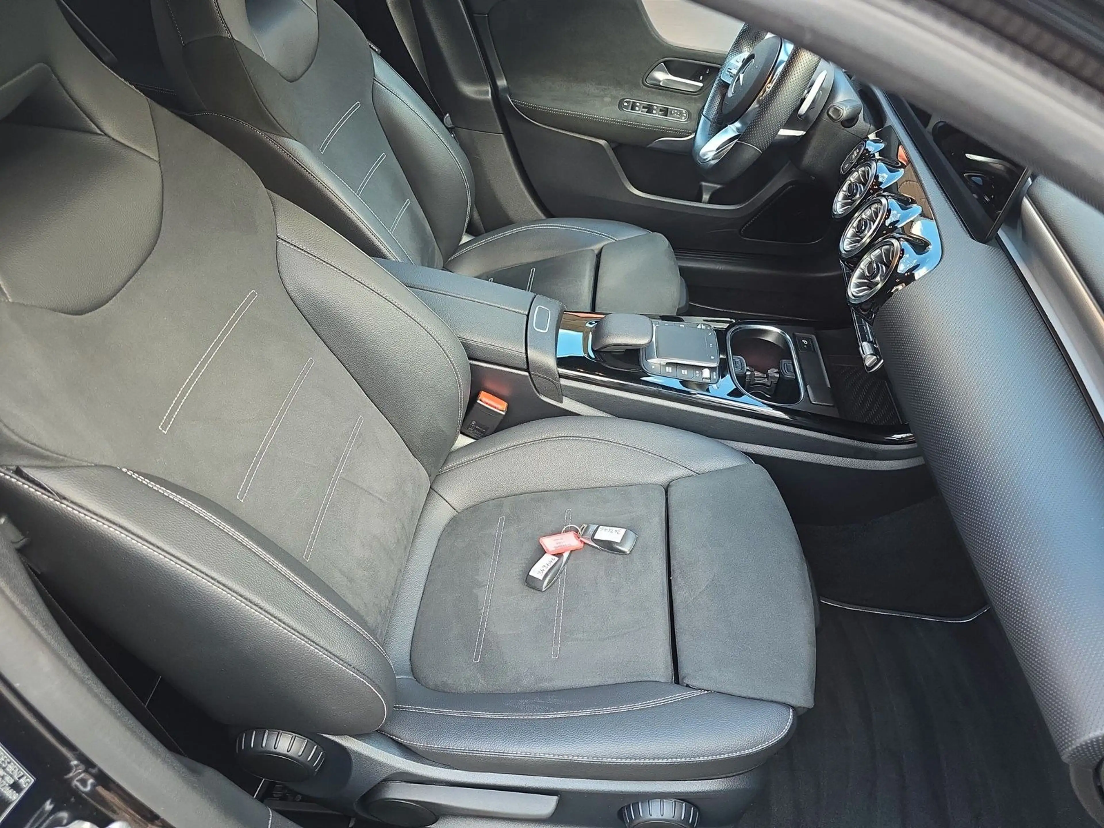 Mercedes-Benz A 220 d 4Matic AMG LINE Edition 2020 — photo 9