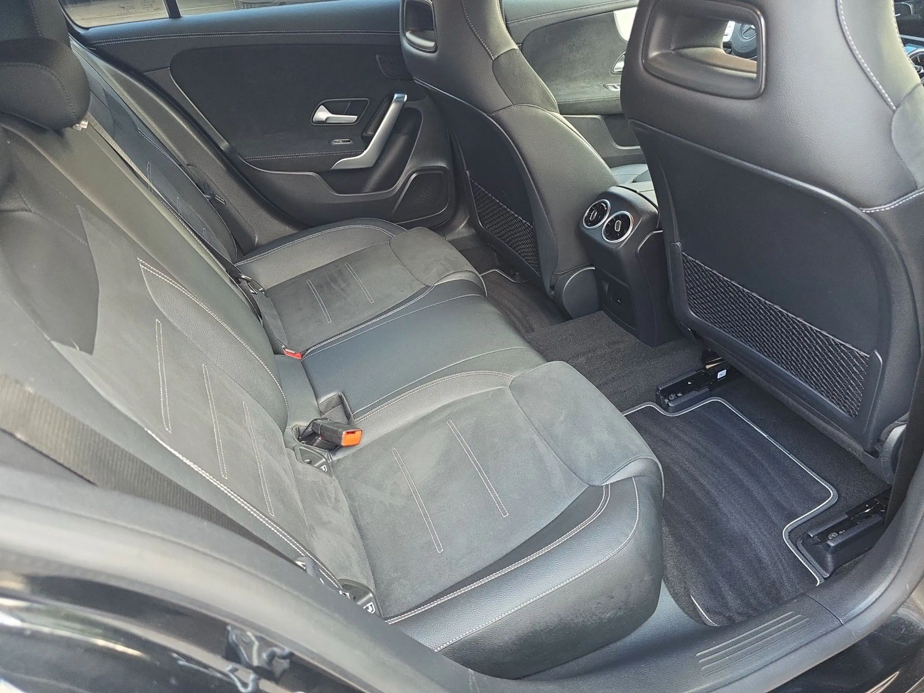 Mercedes-Benz A 220 d 4Matic AMG LINE Edition 2020 — photo 10