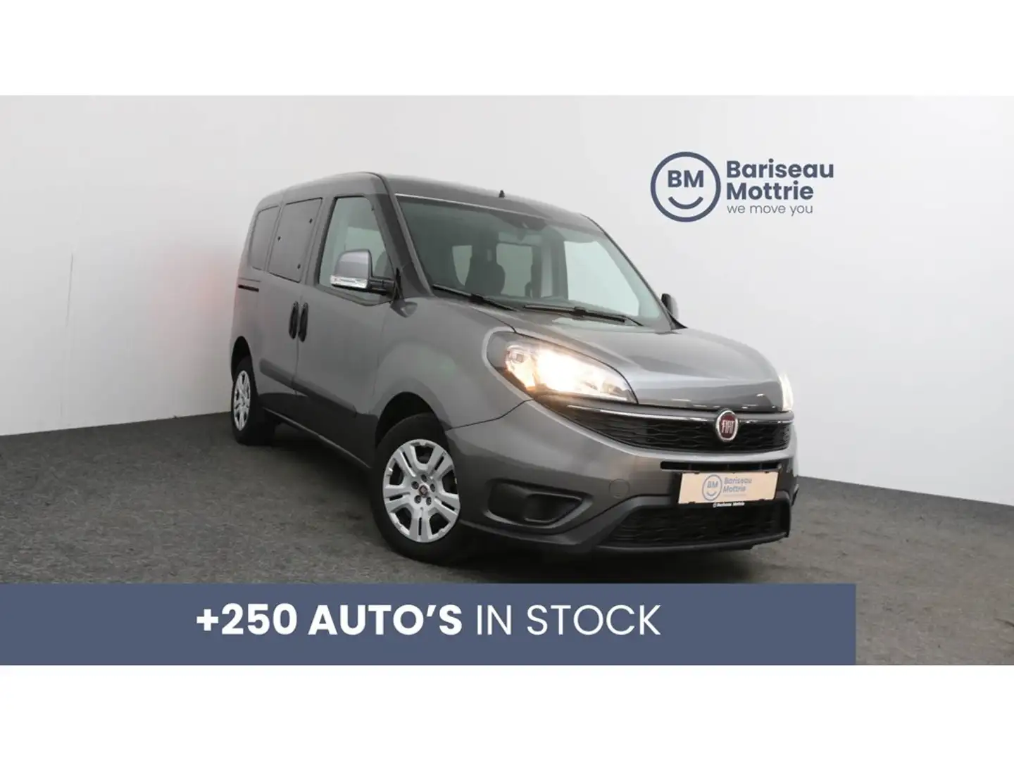 Fiat Doblo 1.6D 5-ZIT *DAB*CARPLAY*GPS*CAMERA ACHTER*CRUISE C Grijs - 1