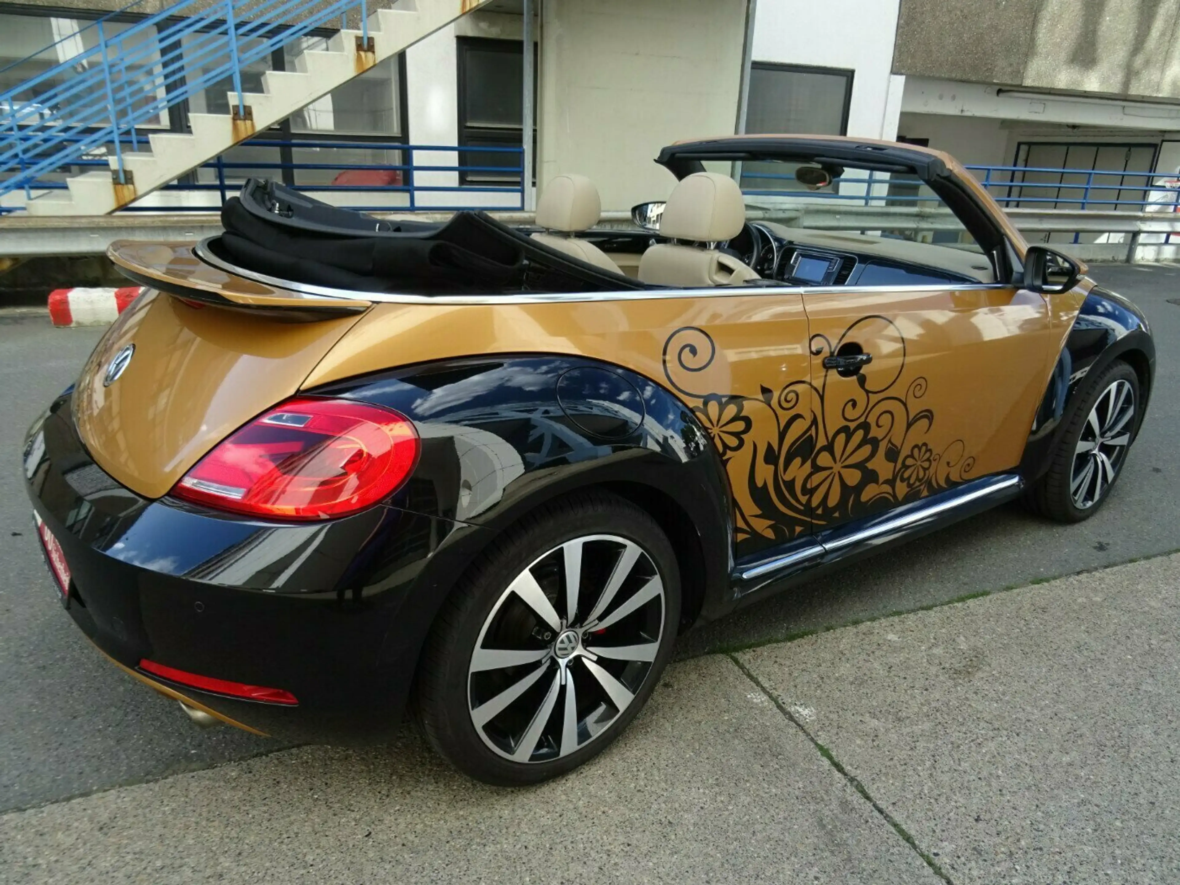 Volkswagen Beetle 2,0 TSI Cabriolet Autom,Leder,Kamera — photo 14