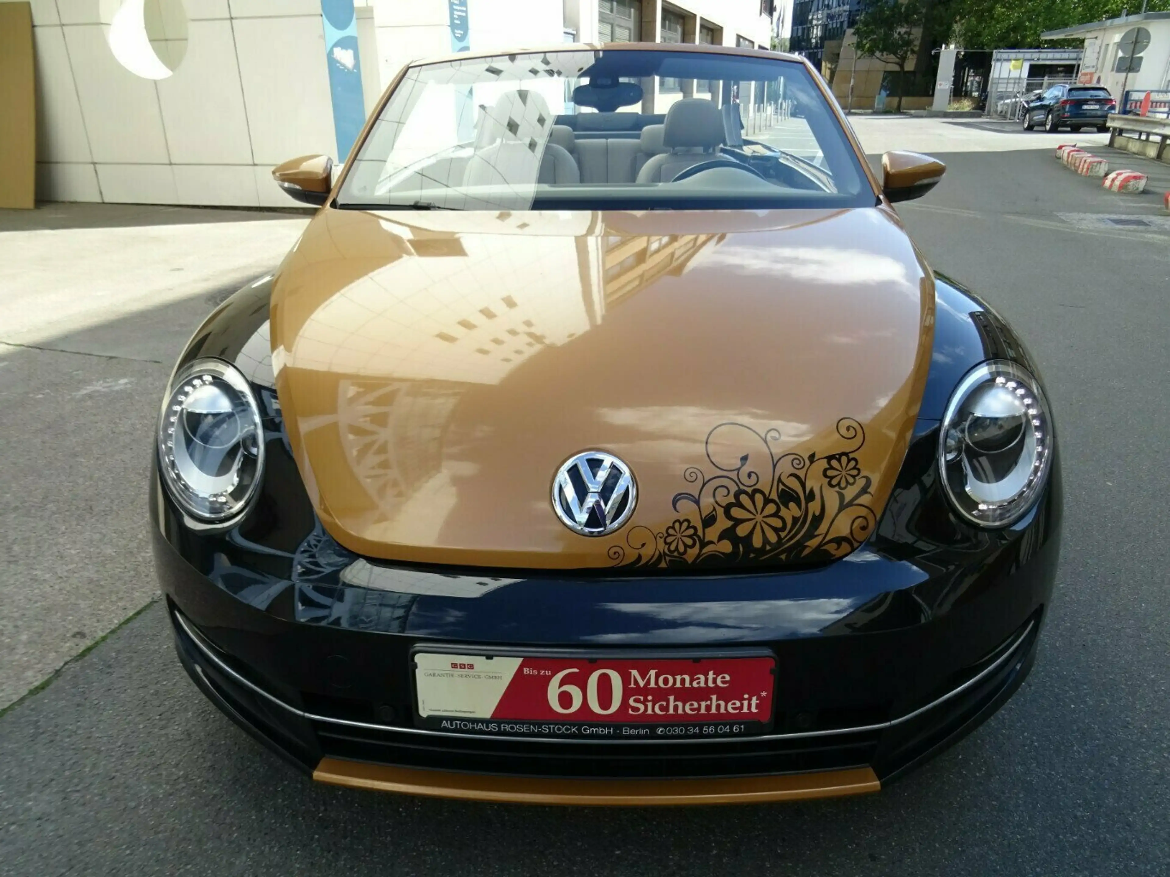 Volkswagen Beetle 2,0 TSI Cabriolet Autom,Leder,Kamera — photo 11