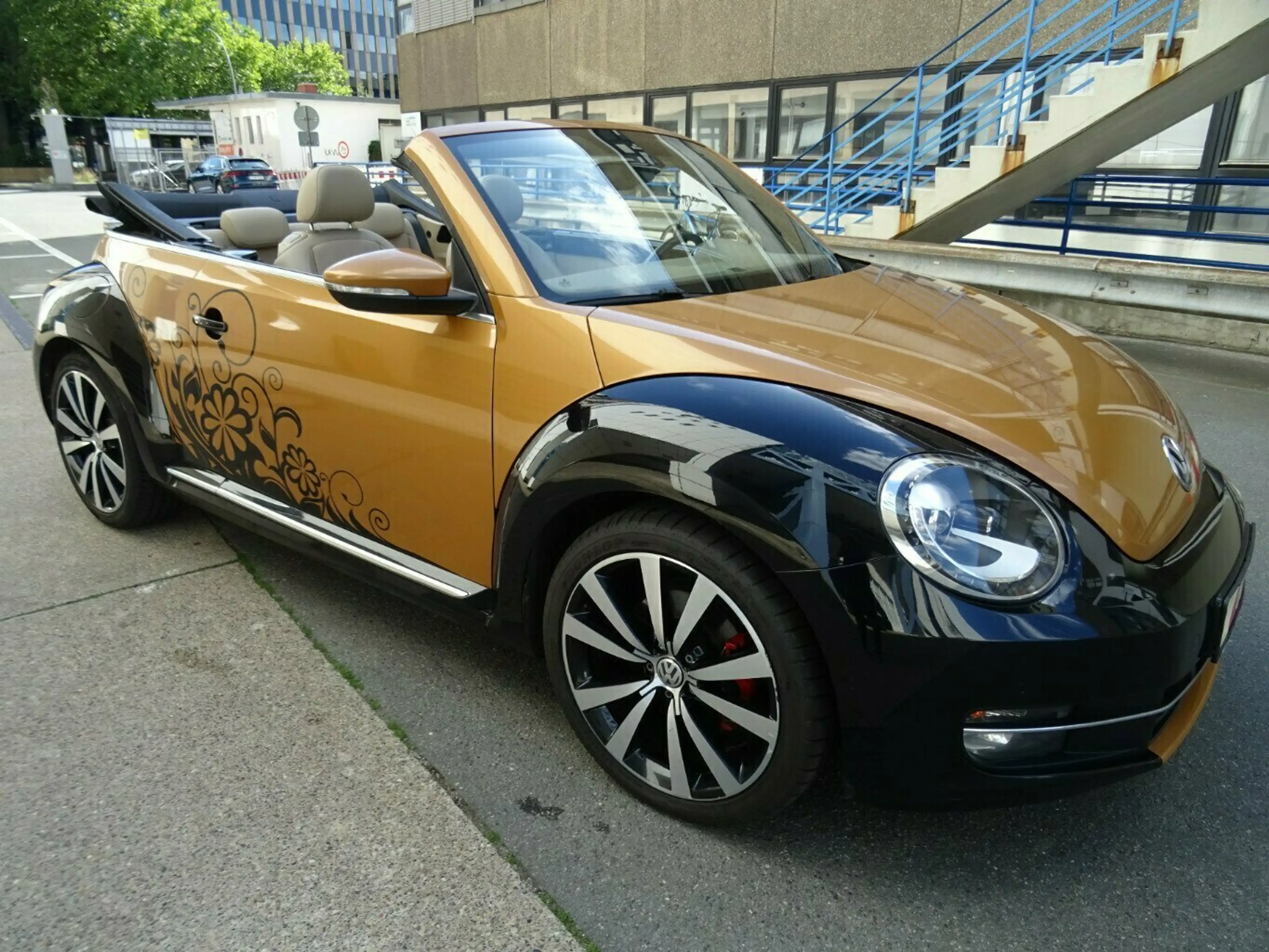 Volkswagen Beetle 2,0 TSI Cabriolet Autom,Leder,Kamera — photo 13