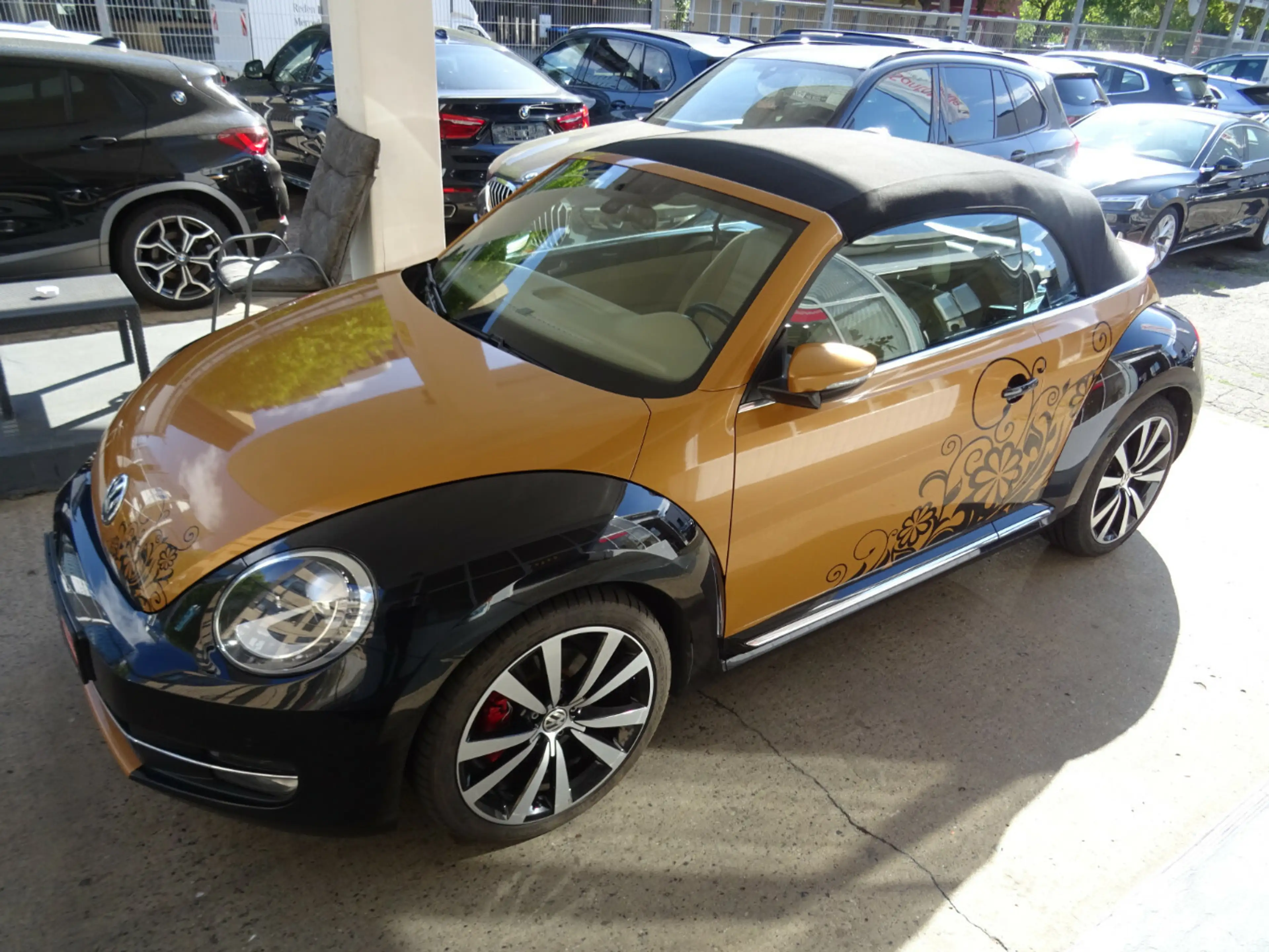 Volkswagen Beetle 2,0 TSI Cabriolet Autom,Leder,Kamera — photo 20