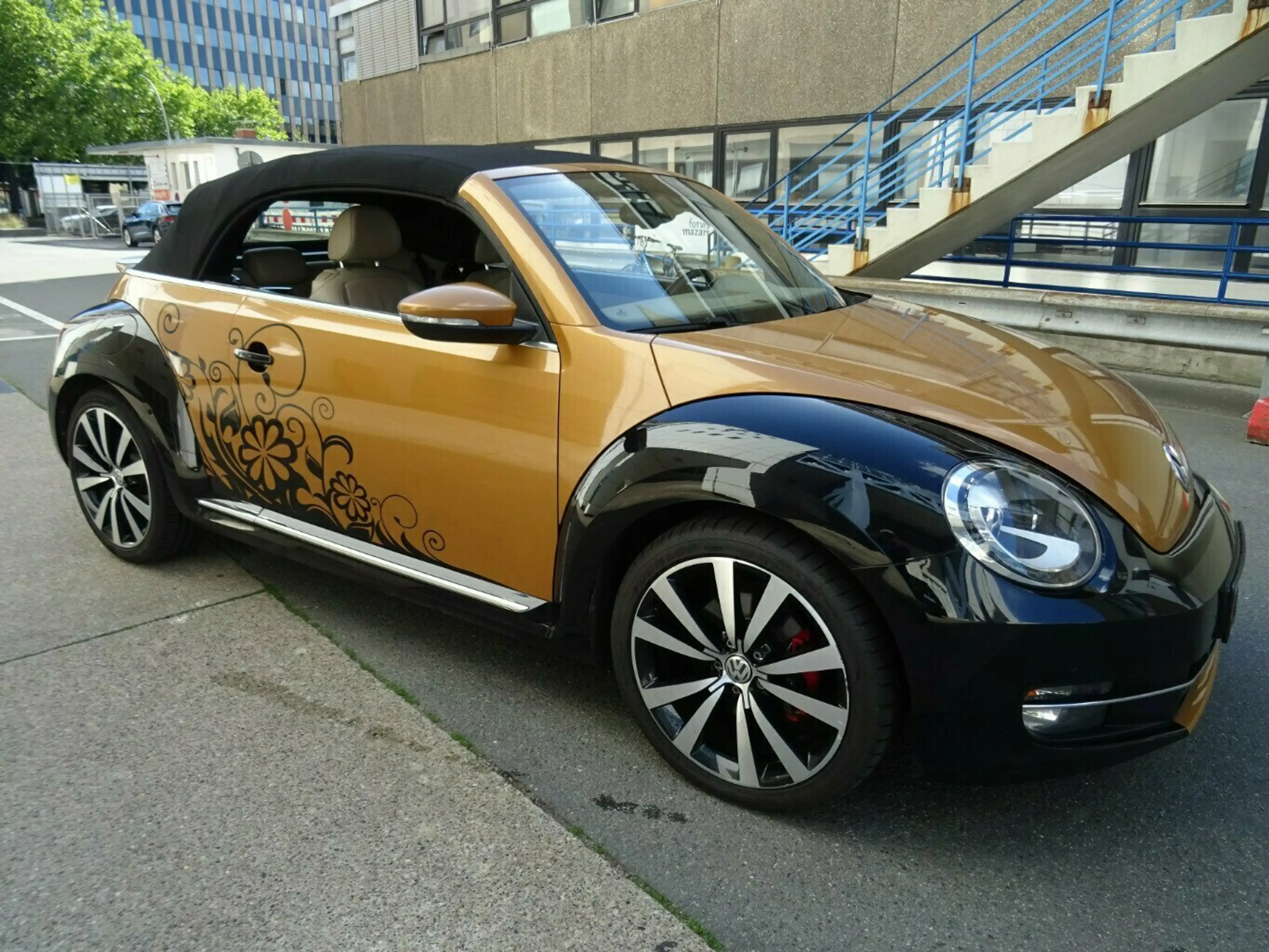 Volkswagen Beetle 2,0 TSI Cabriolet Autom,Leder,Kamera — photo 12