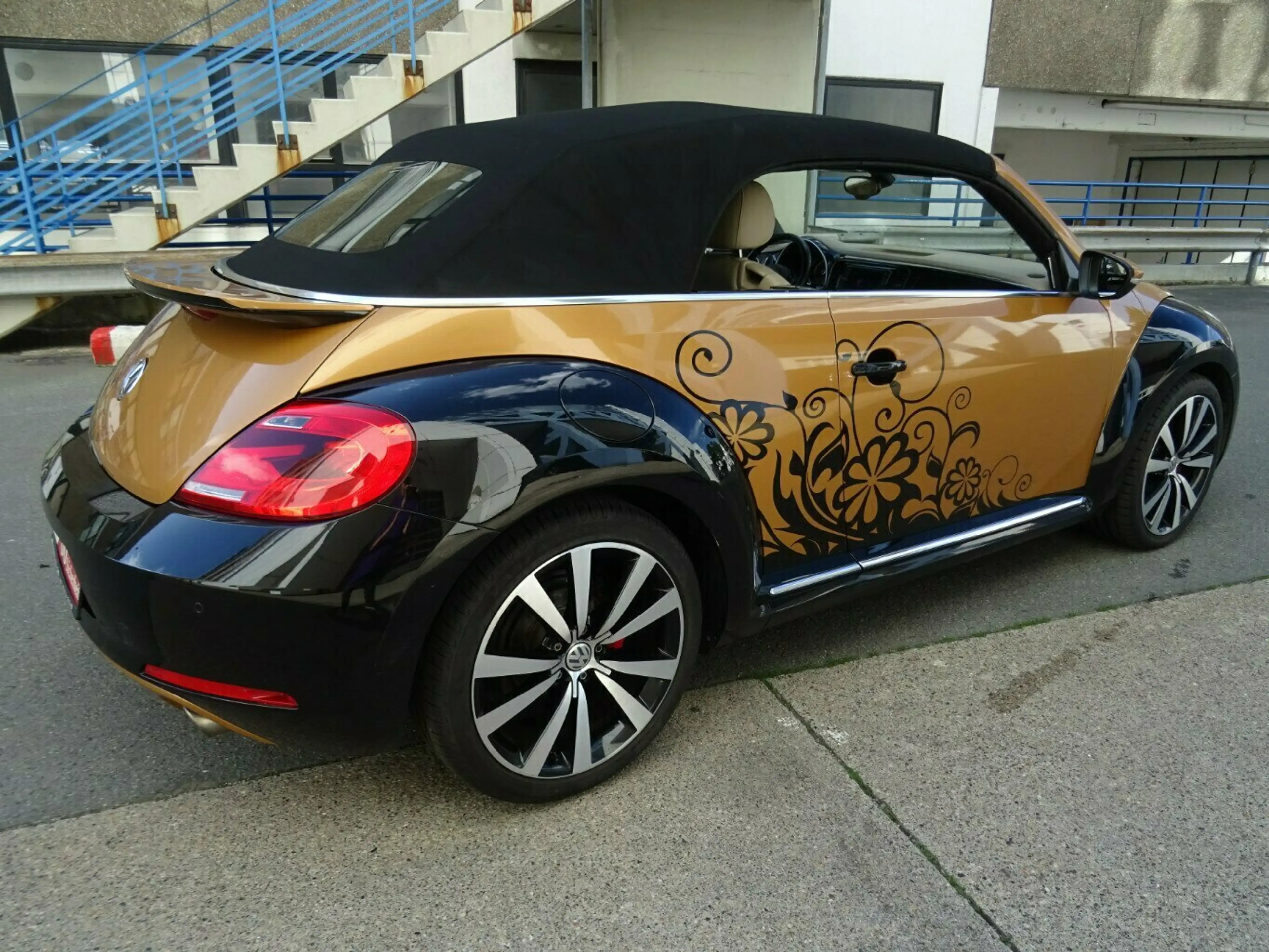 Volkswagen Beetle 2,0 TSI Cabriolet Autom,Leder,Kamera — photo 15
