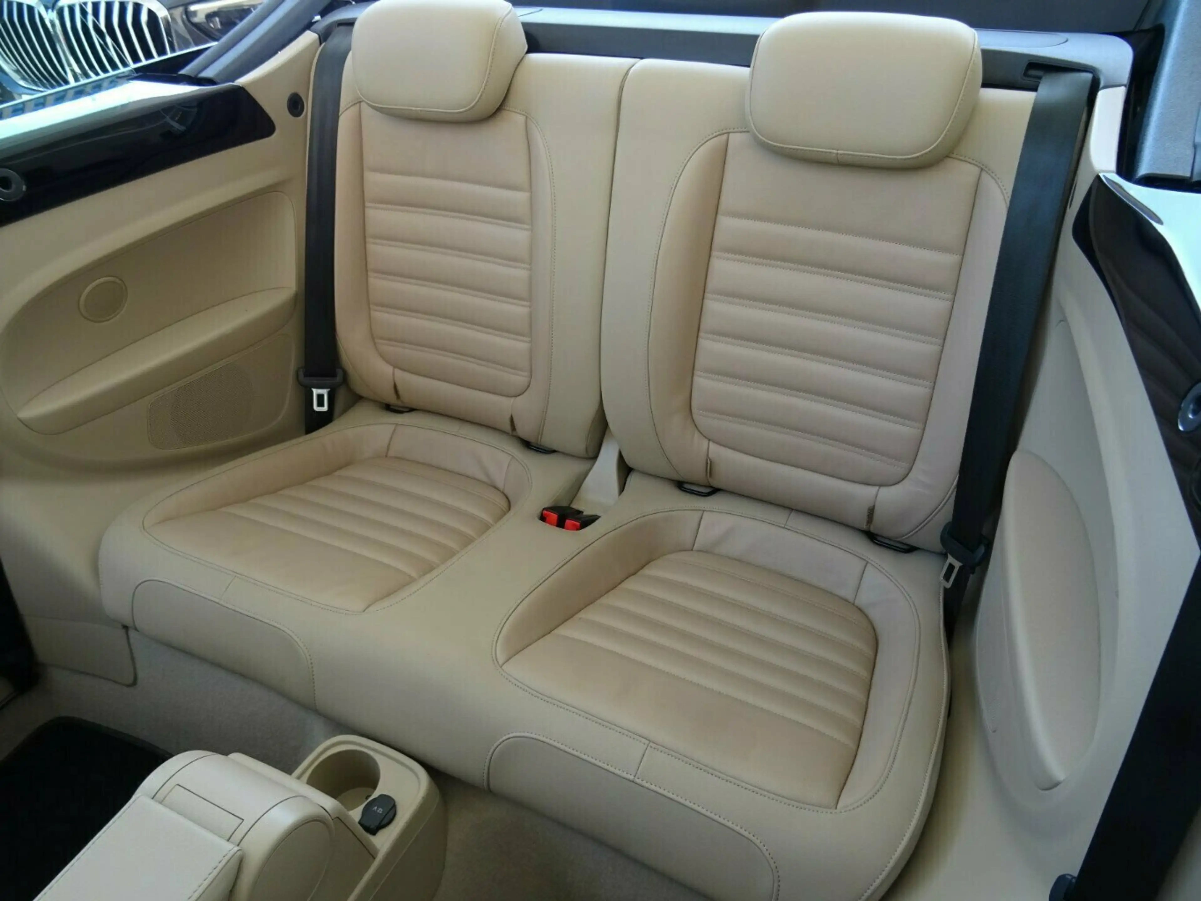 Volkswagen Beetle 2,0 TSI Cabriolet Autom,Leder,Kamera — photo 8