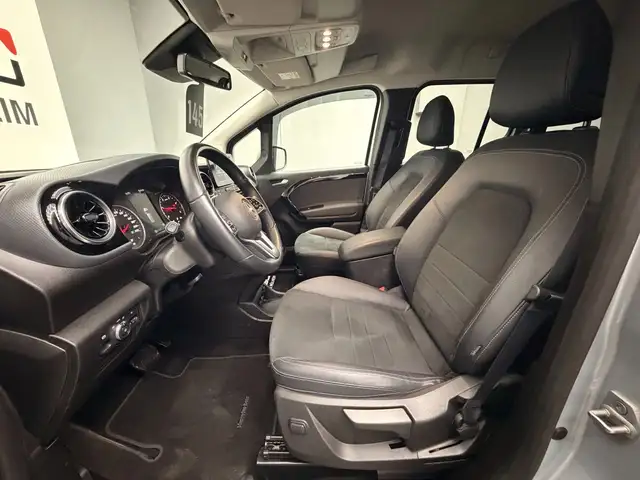 Mercedes-Benz T-Class view 9