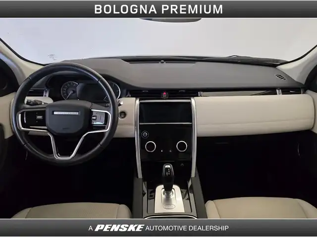 Land Rover Discovery Sport view 4