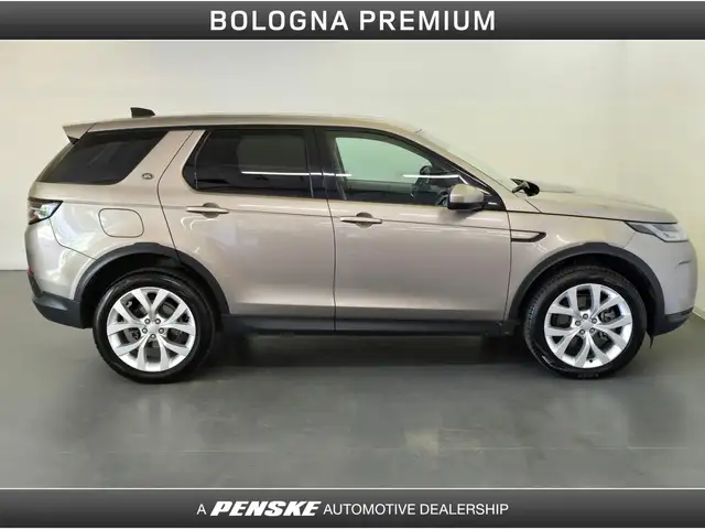 Land Rover Discovery Sport view 6