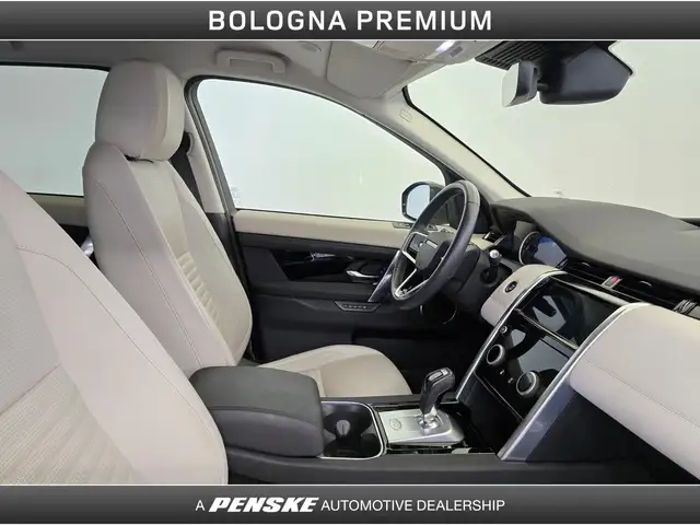 Land Rover Discovery Sport view 3