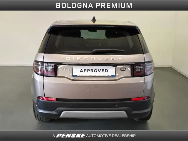Land Rover Discovery Sport view 7