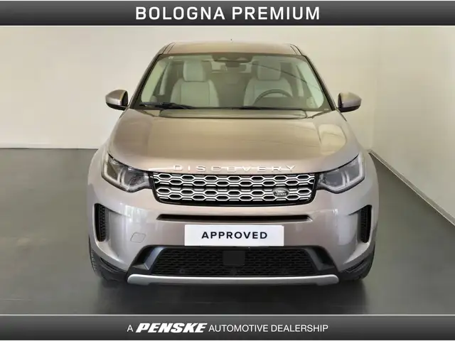 Land Rover Discovery Sport view 8