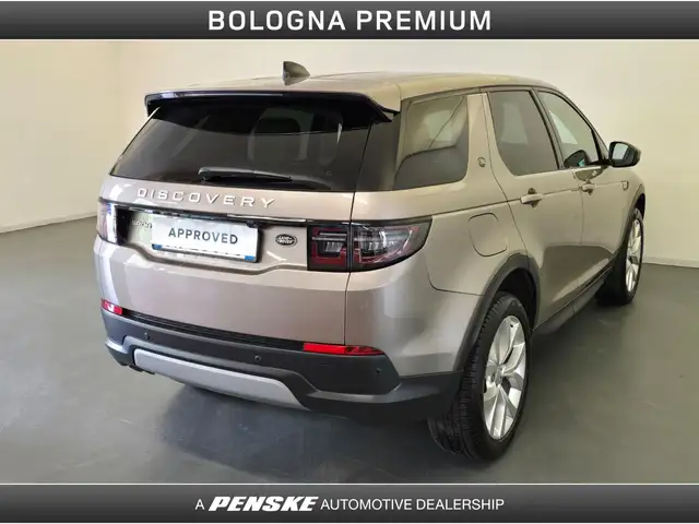 Land Rover Discovery Sport view 2