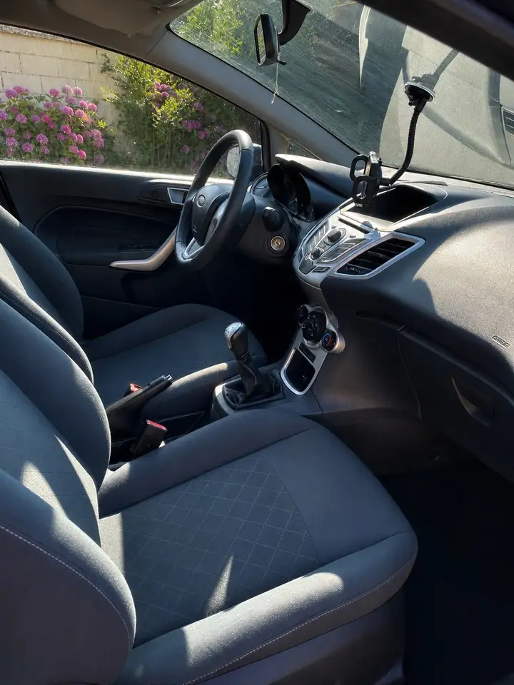 Ford Fiesta 5 portes — photo 2
