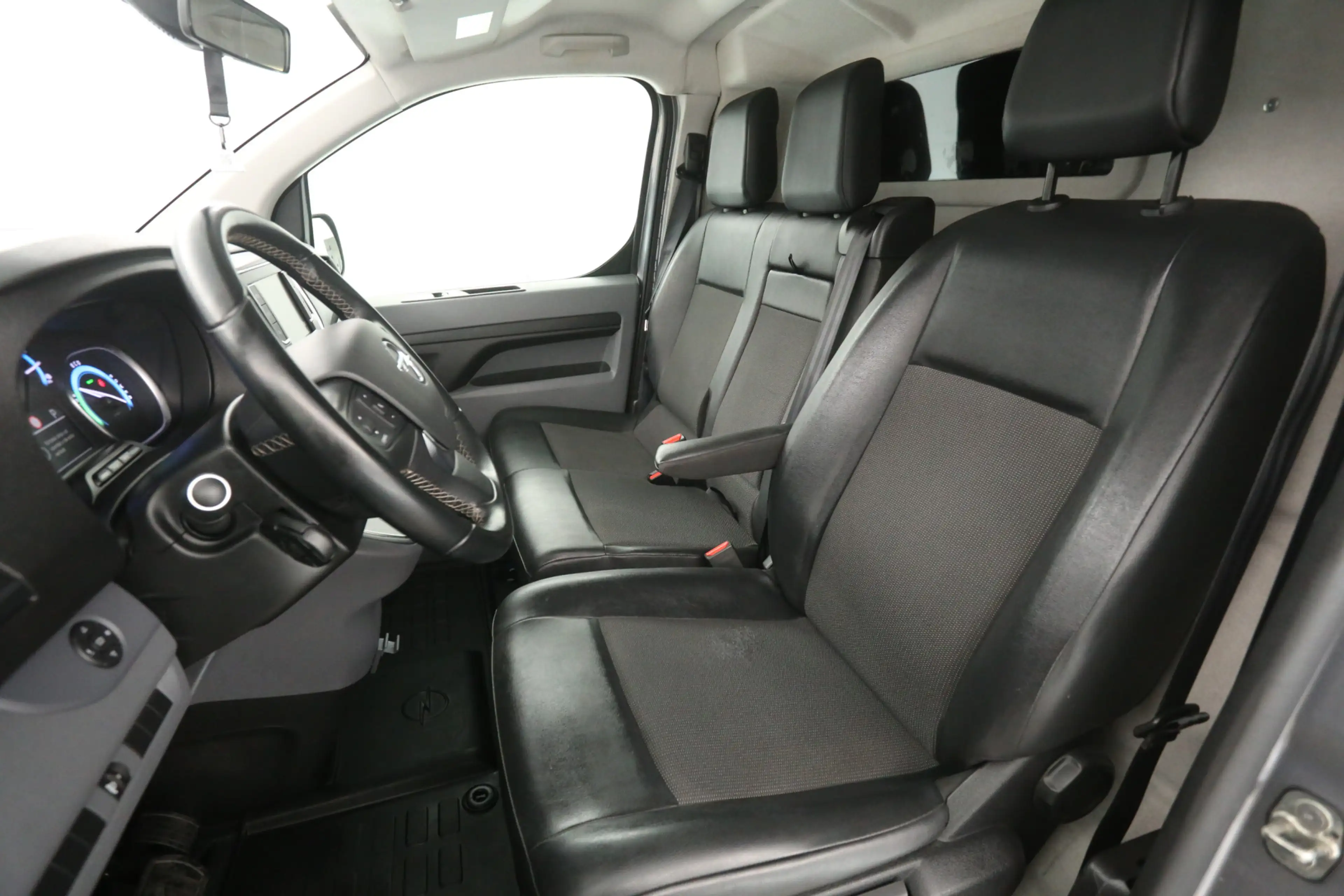 Peugeot e-Expert Opel Vivaro-e 75 kWh L2H1 Innovation | Snelladen | — photo 10