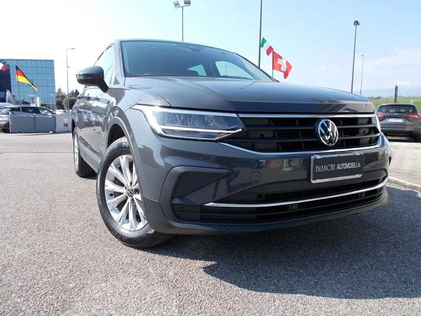 Volkswagen Tiguan 2.0 TDI 150 CV SCR DSG Life Grigio - 2