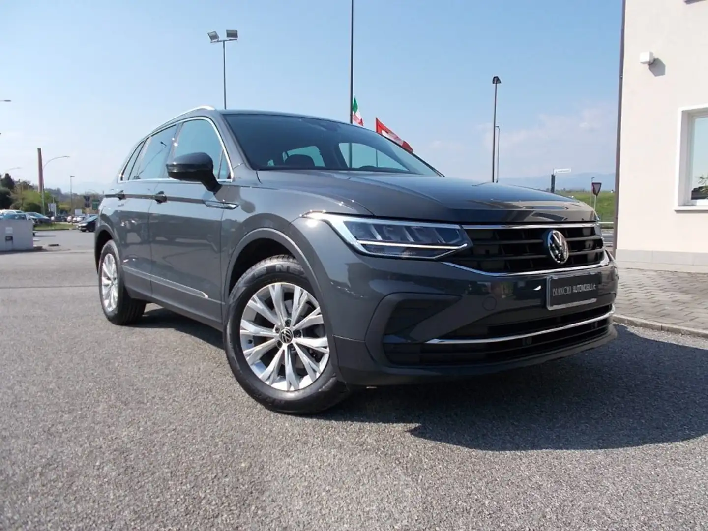 Volkswagen Tiguan 2.0 TDI 150 CV SCR DSG Life Grigio - 1
