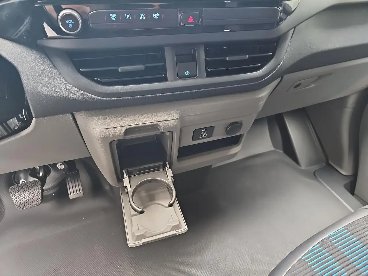 Ford Transit Custom TRANSIT CUSTOM 2.0 ECOBLUE AUTO. 320 L1H1 SPORT FW 13