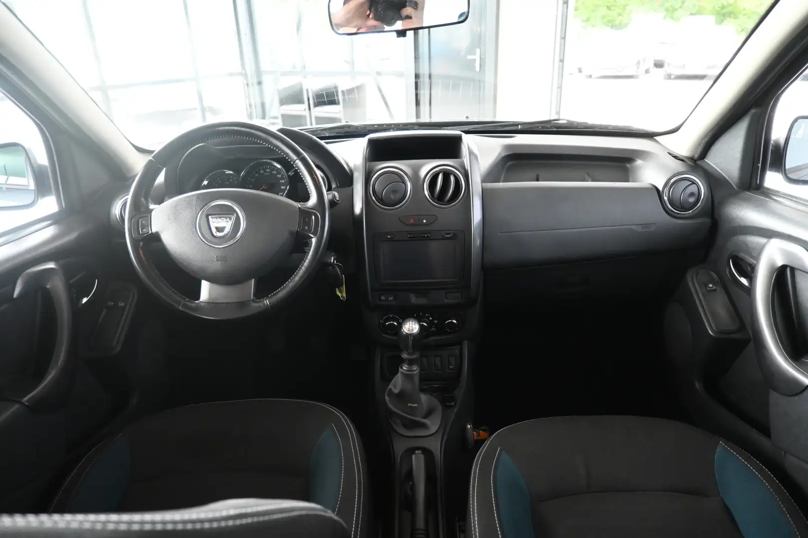 Dacia Duster 1.2 TCe 10th Anniversary Airco Cruise control Navi siva - 2